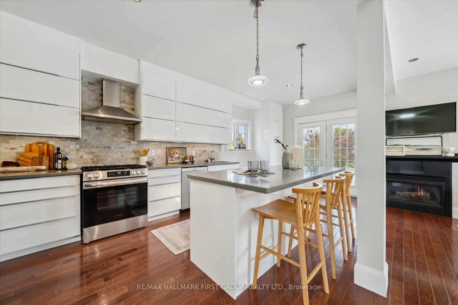 937 Pickering Beach Road