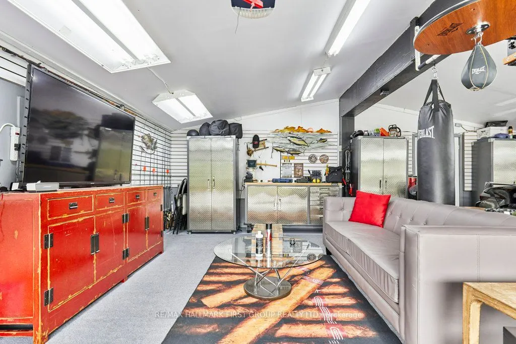 6 Ambleside Drive