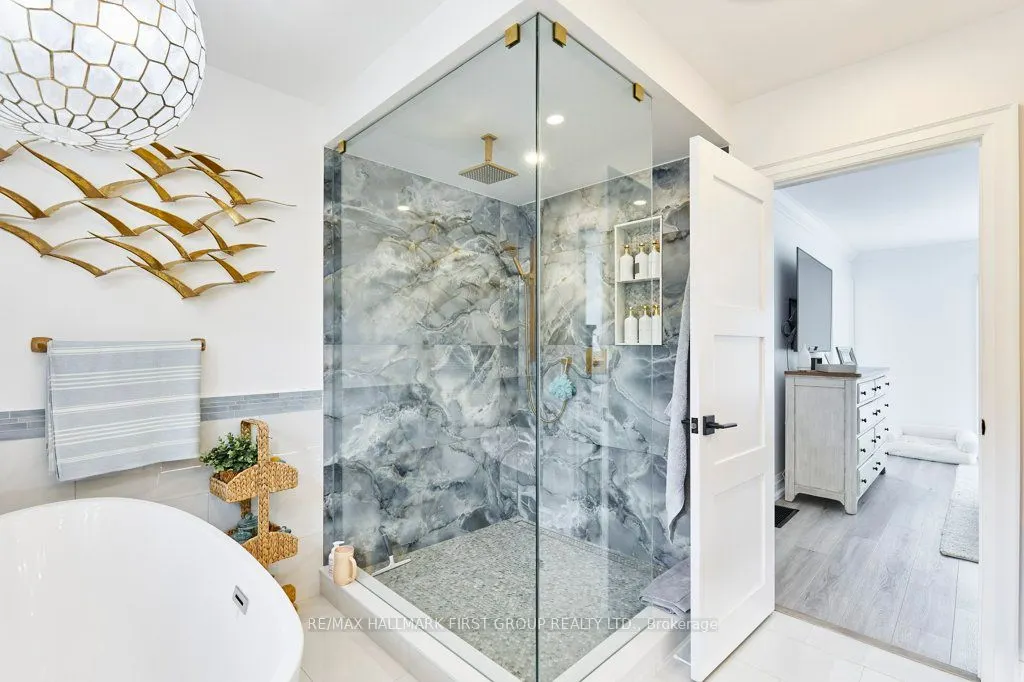 6 Ambleside Drive