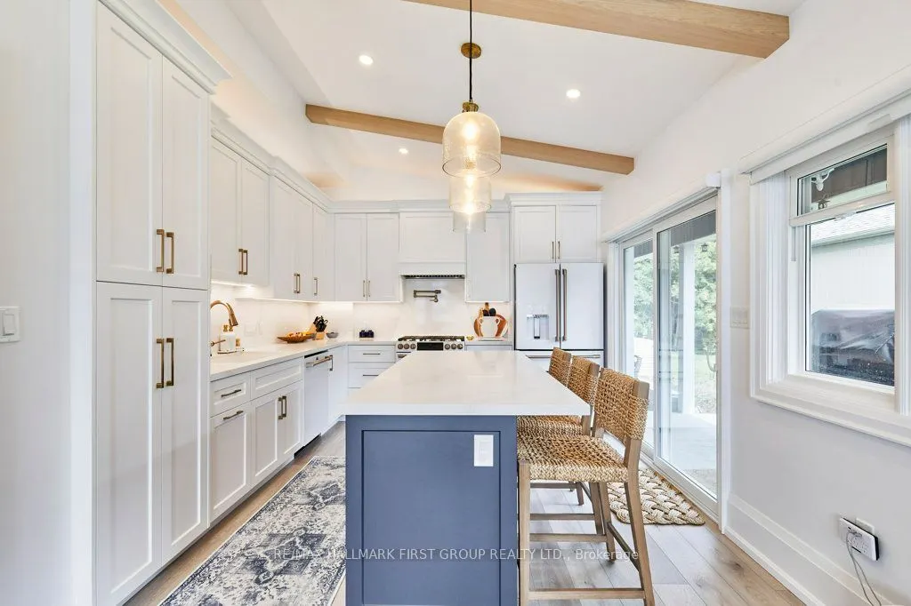 6 Ambleside Drive