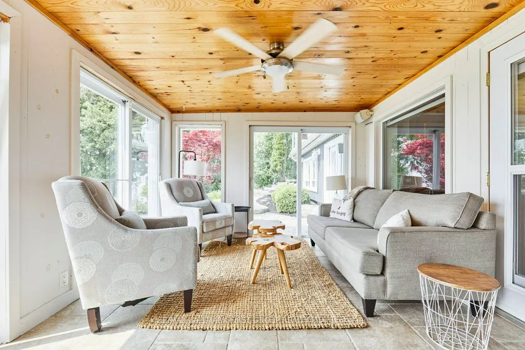 6 Ambleside Drive