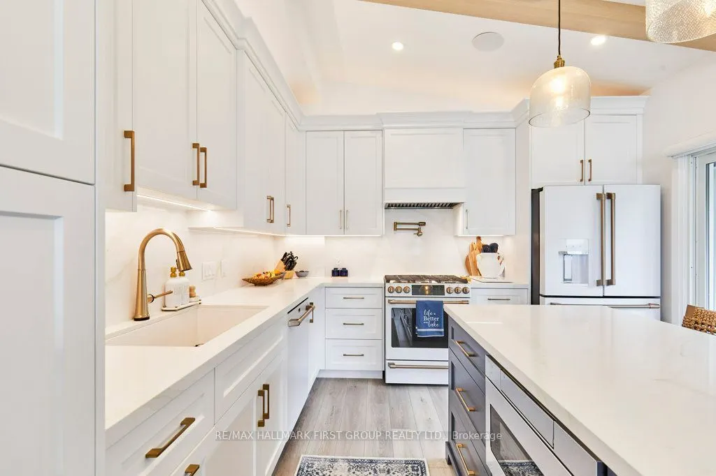 6 Ambleside Drive