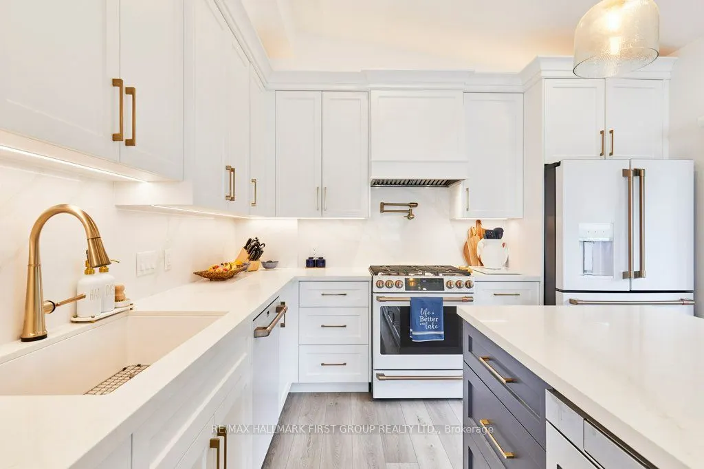 6 Ambleside Drive