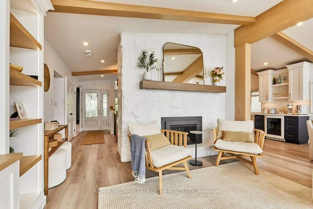 6 Ambleside Drive