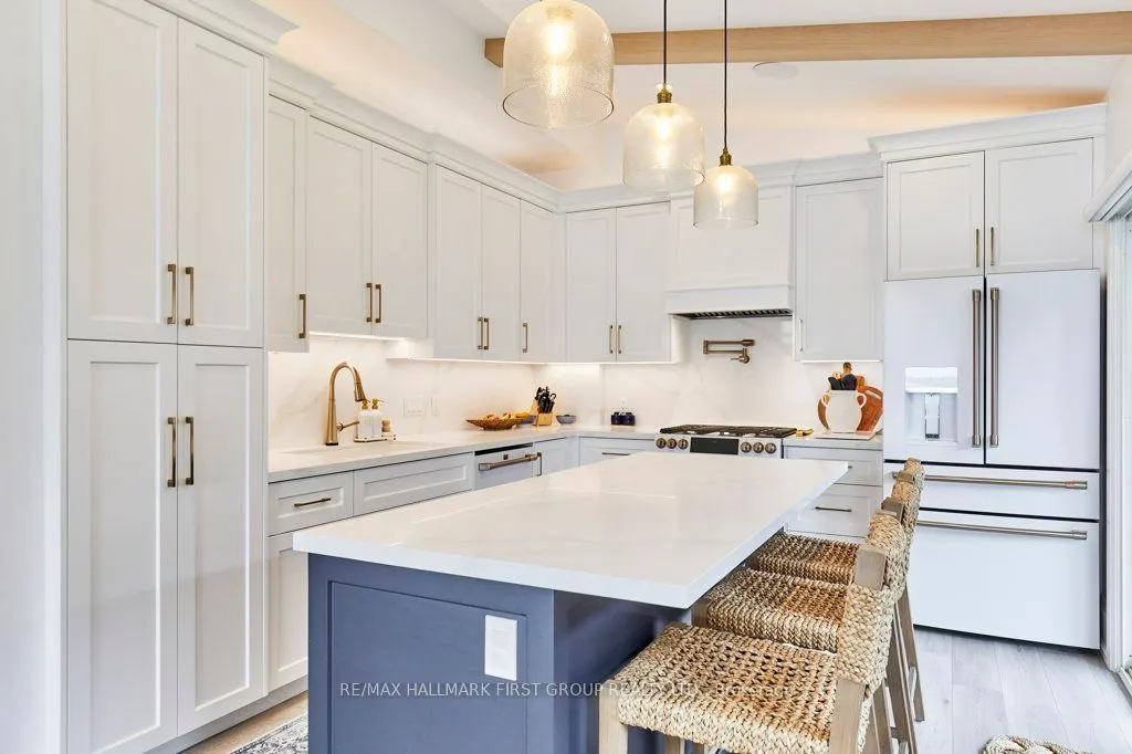 6 Ambleside Drive