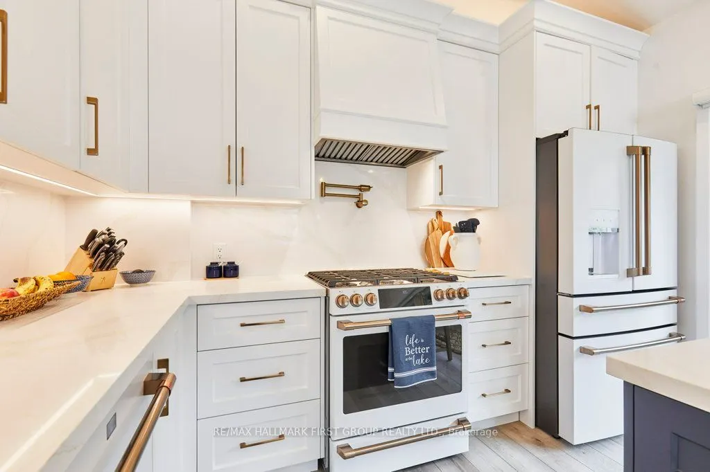 6 Ambleside Drive