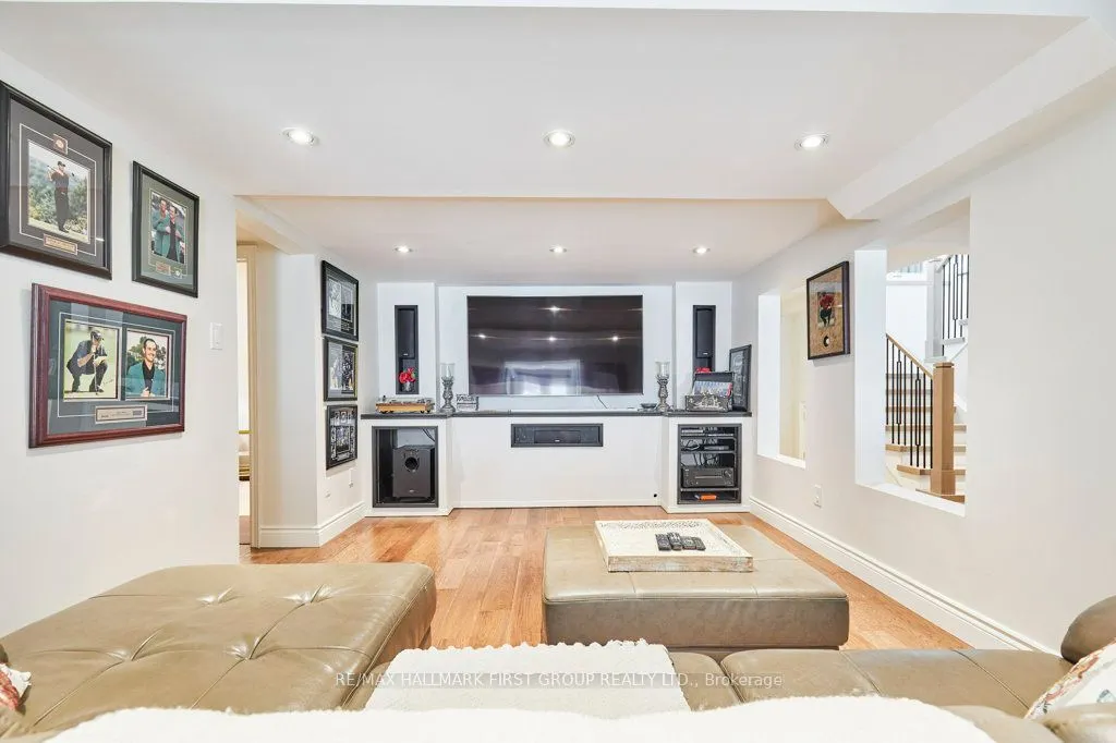 6 Ambleside Drive