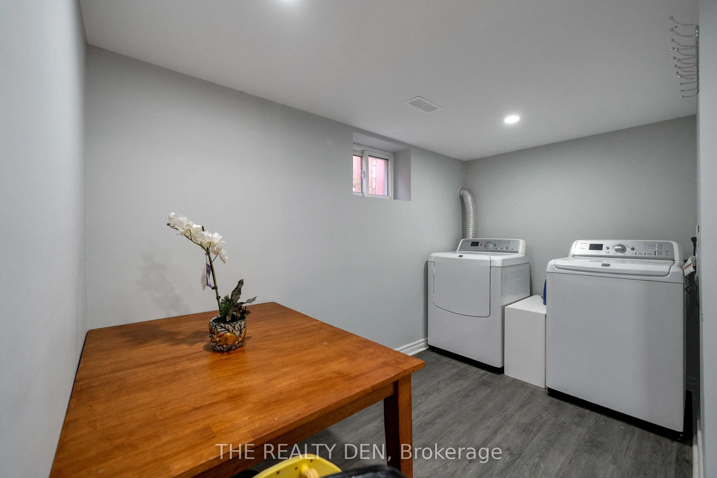 532 Montrave Avenue