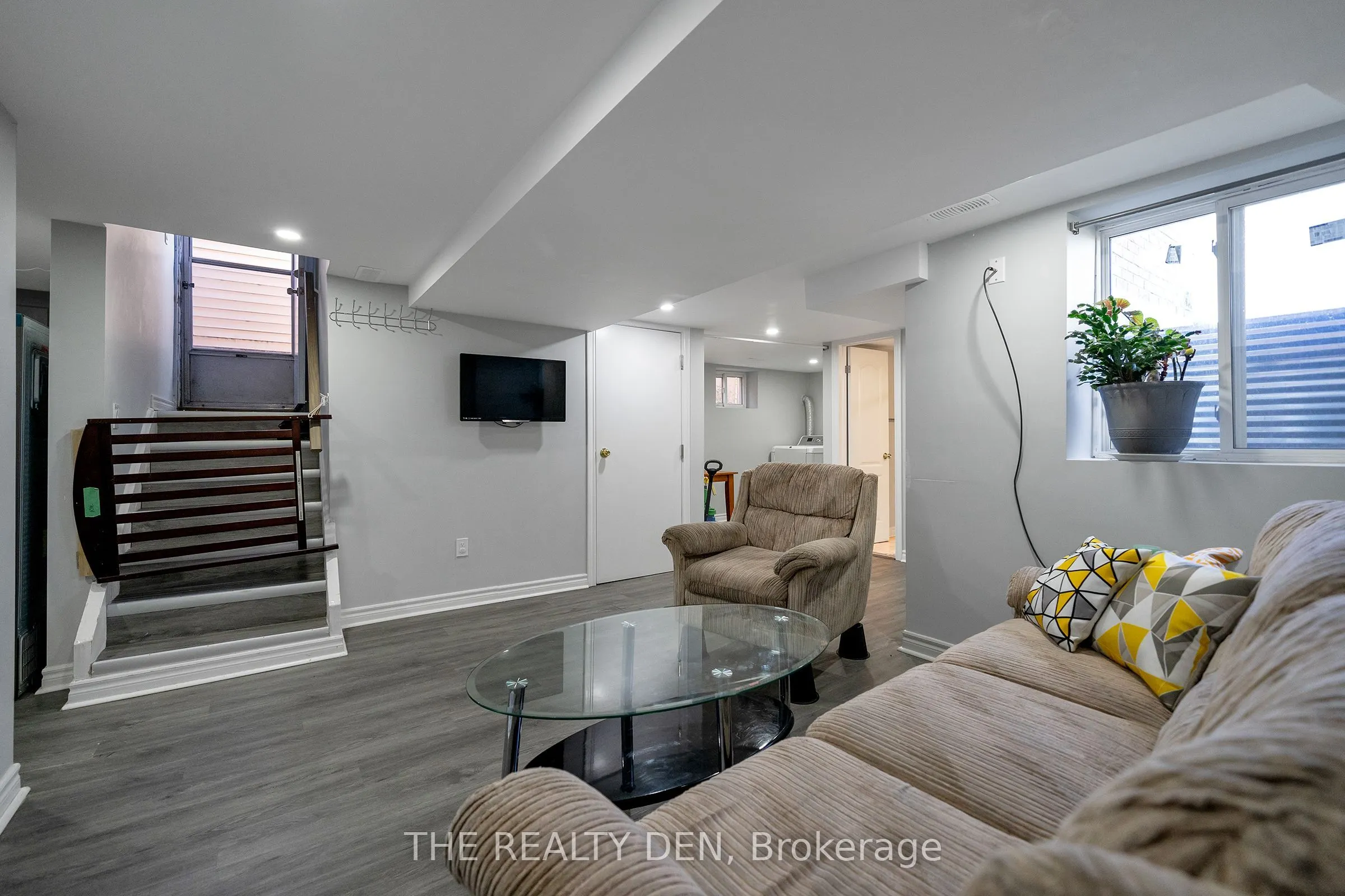 532 Montrave Avenue