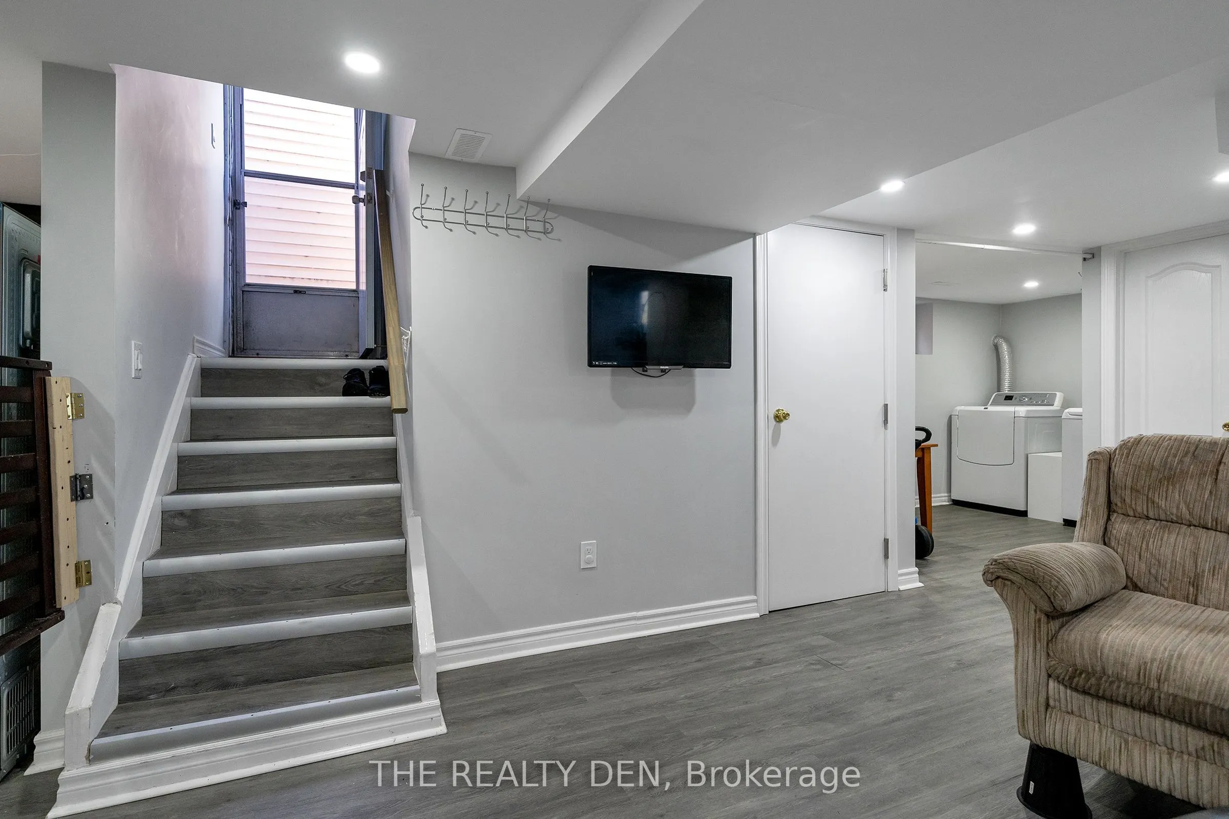 532 Montrave Avenue