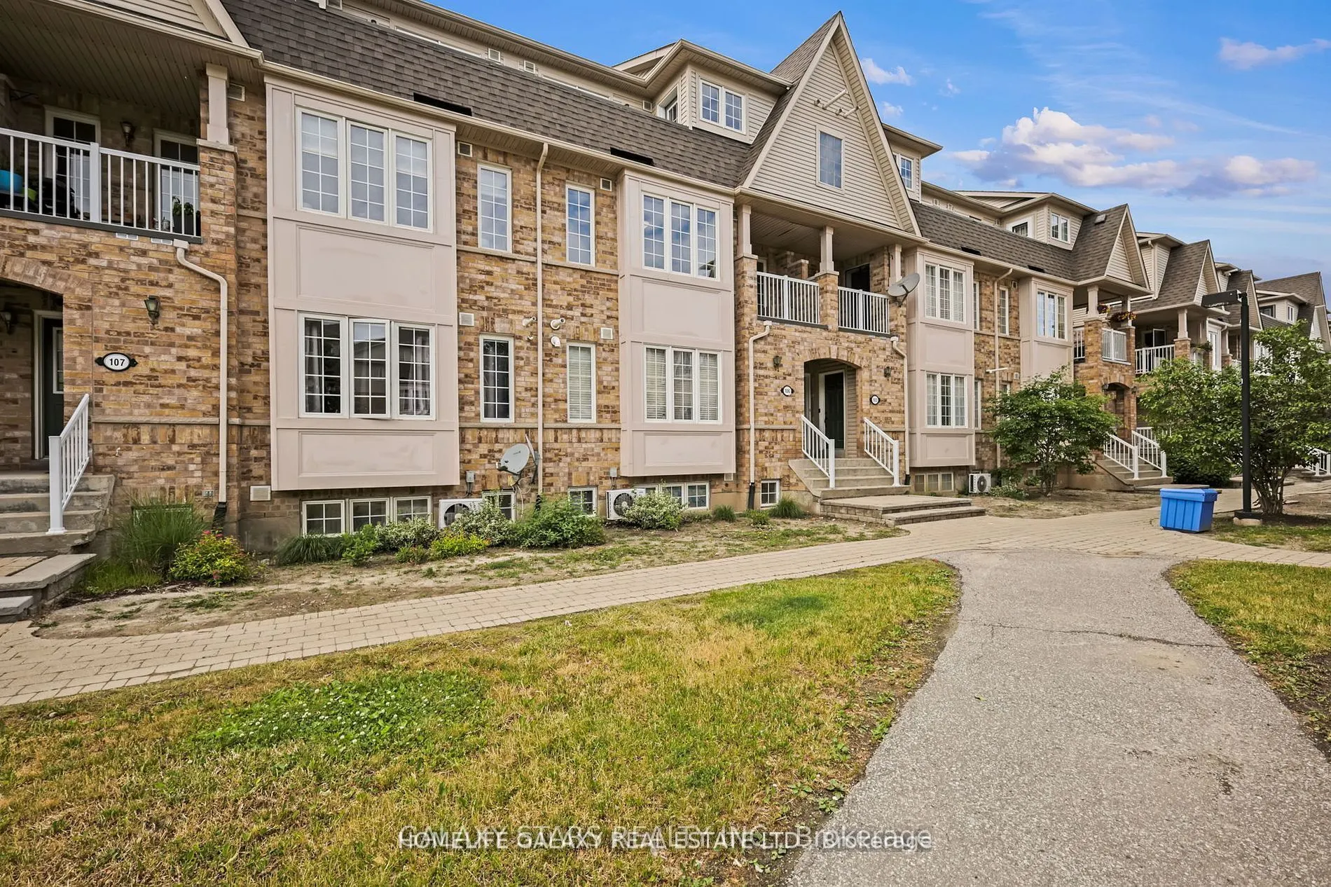 42 Pinery Trail, #106