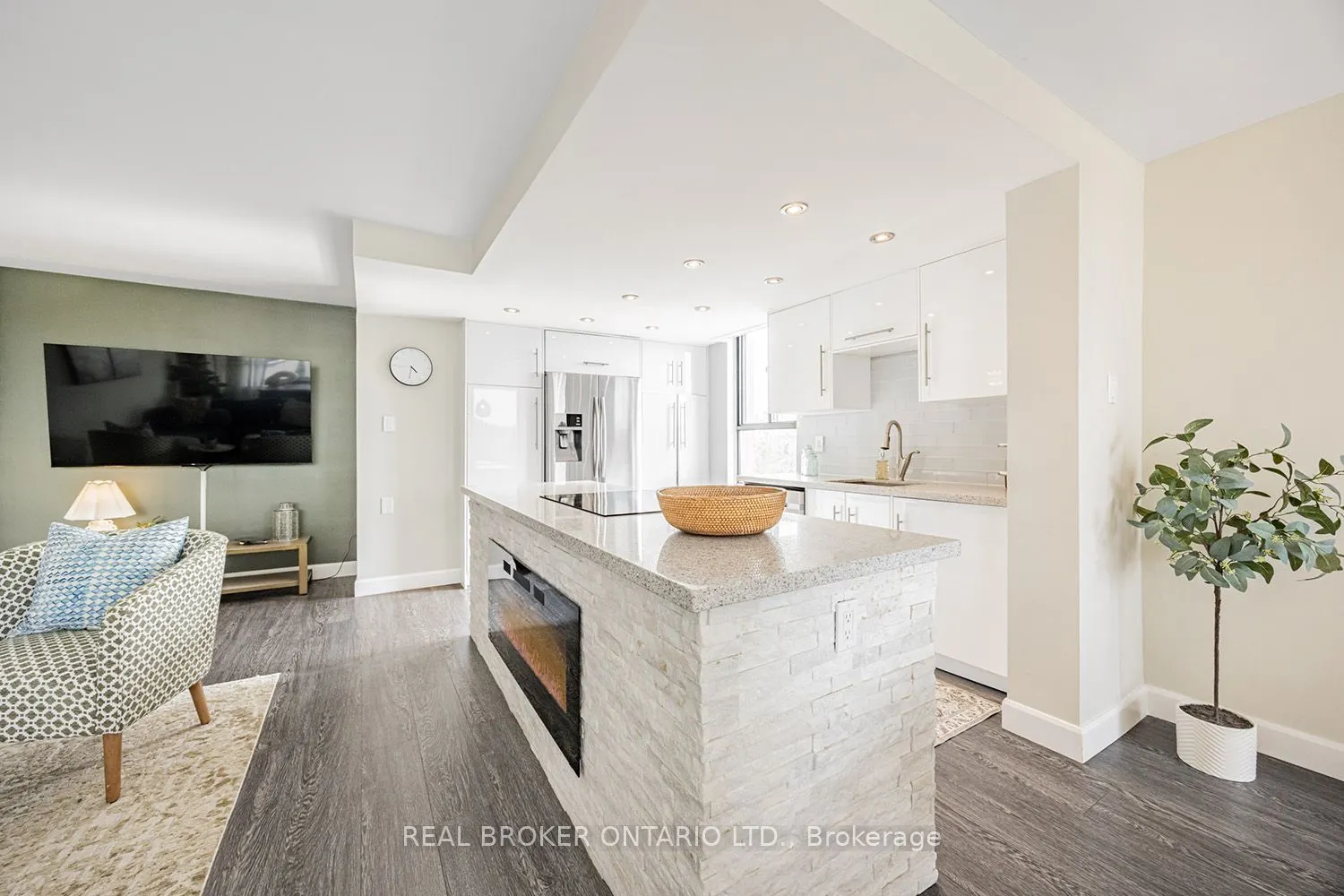 2721 Victoria Park Avenue, #506