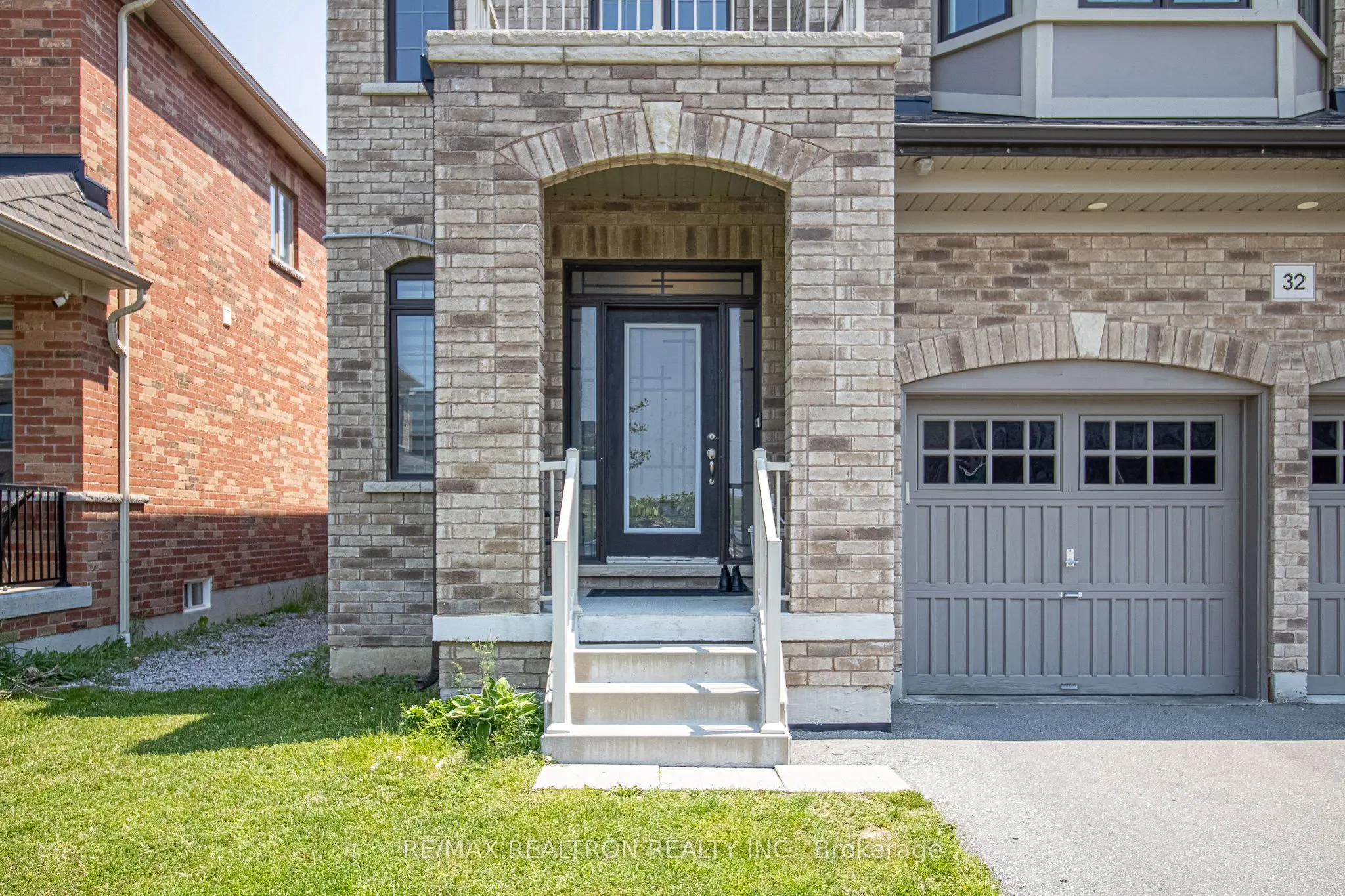 32 Crombie Street