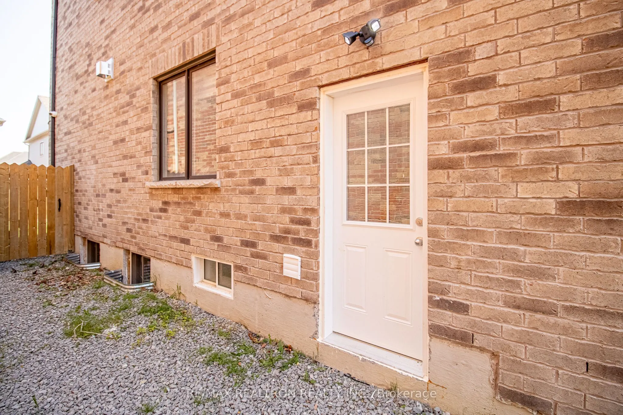 32 Crombie Street