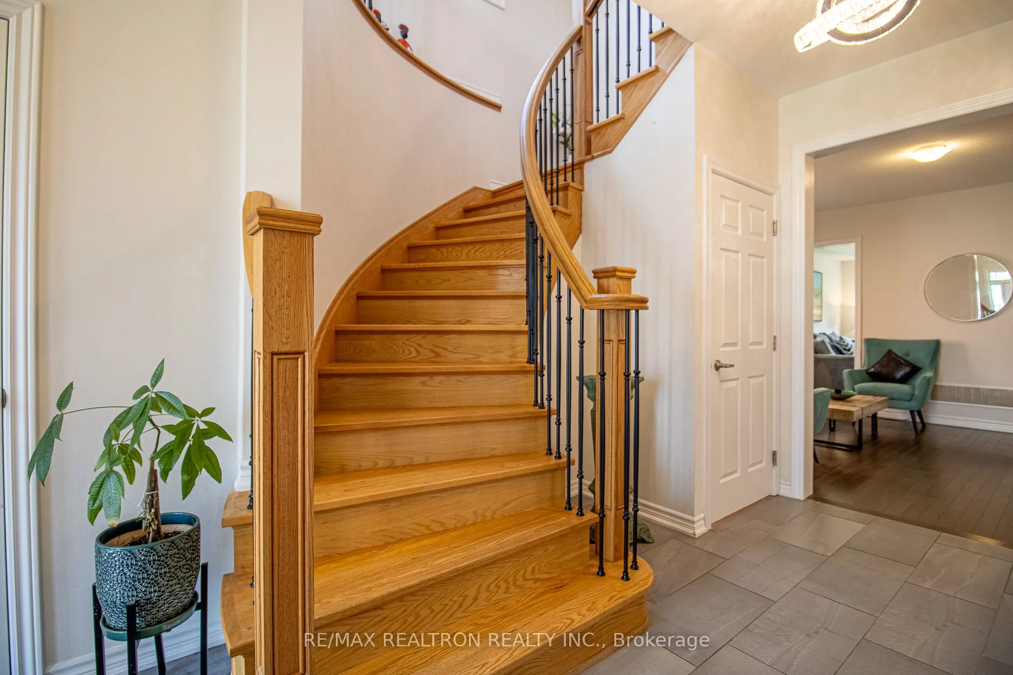32 Crombie Street