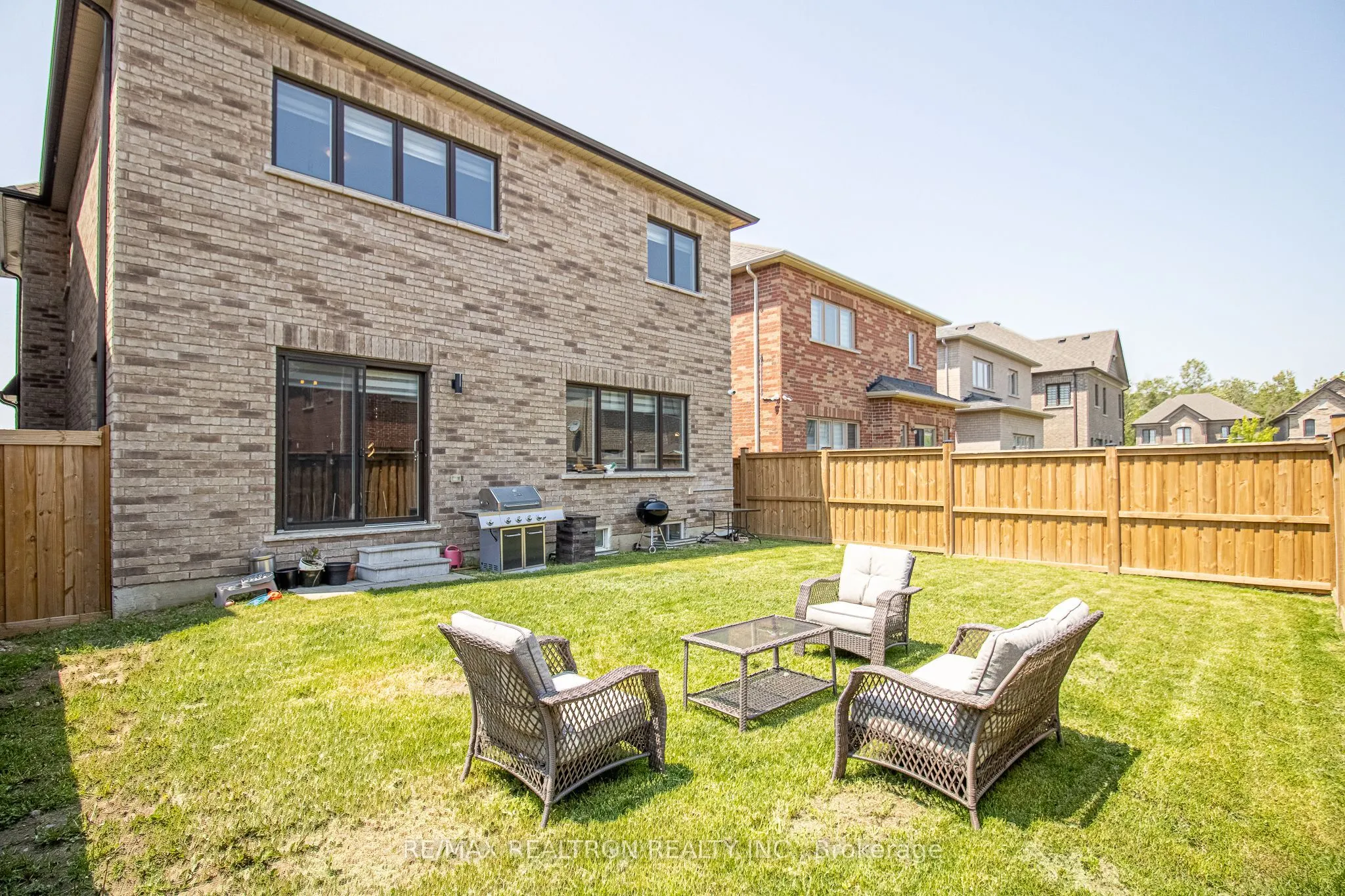 32 Crombie Street