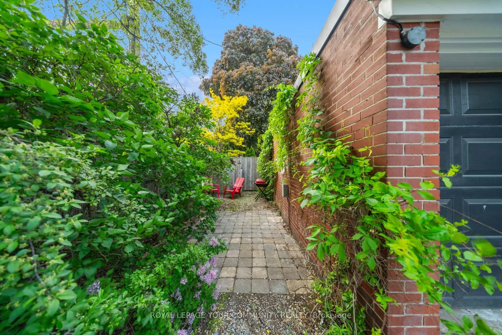2 Four Oaks Gate