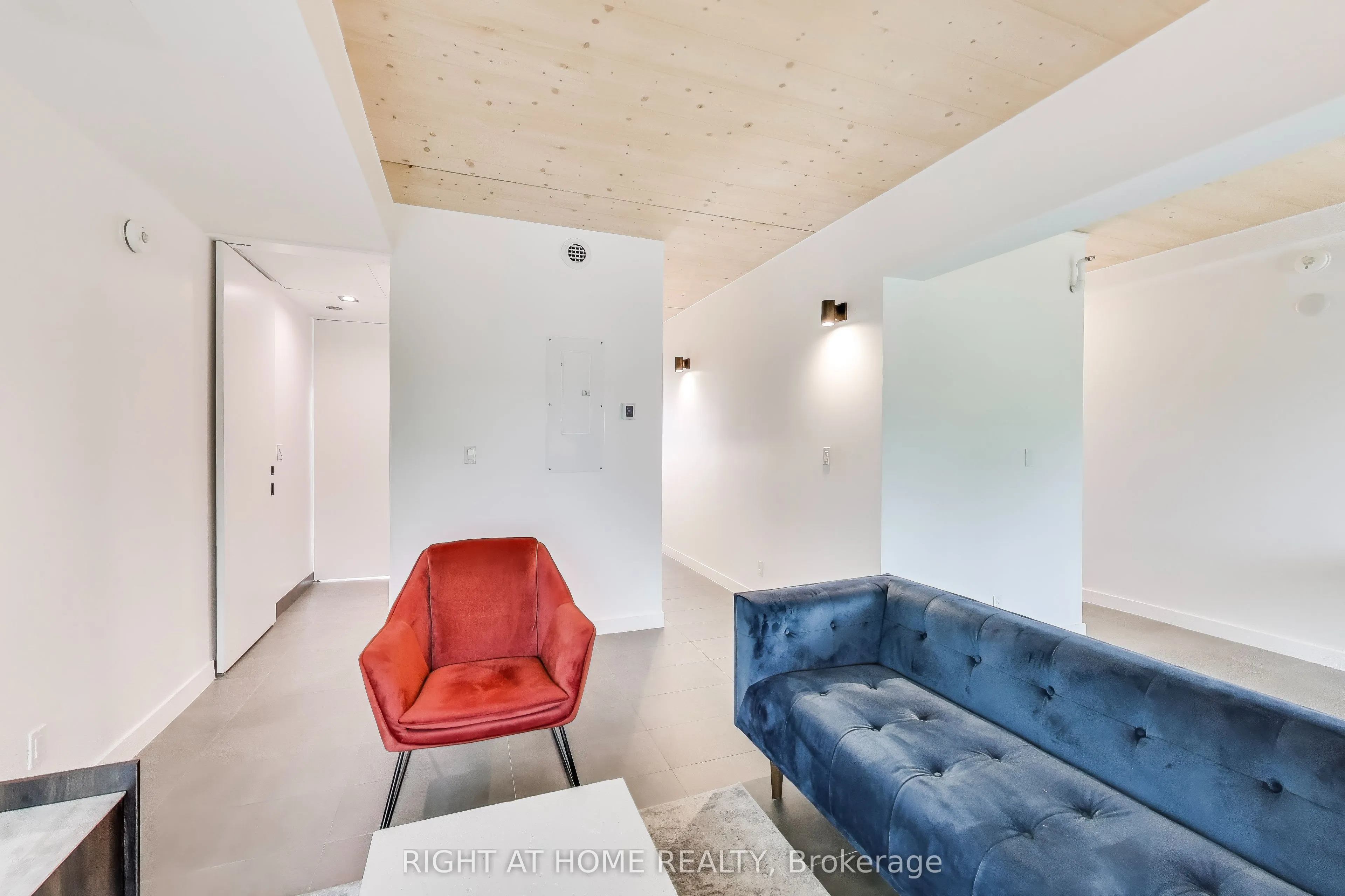 1604 Queen Street E, #PH