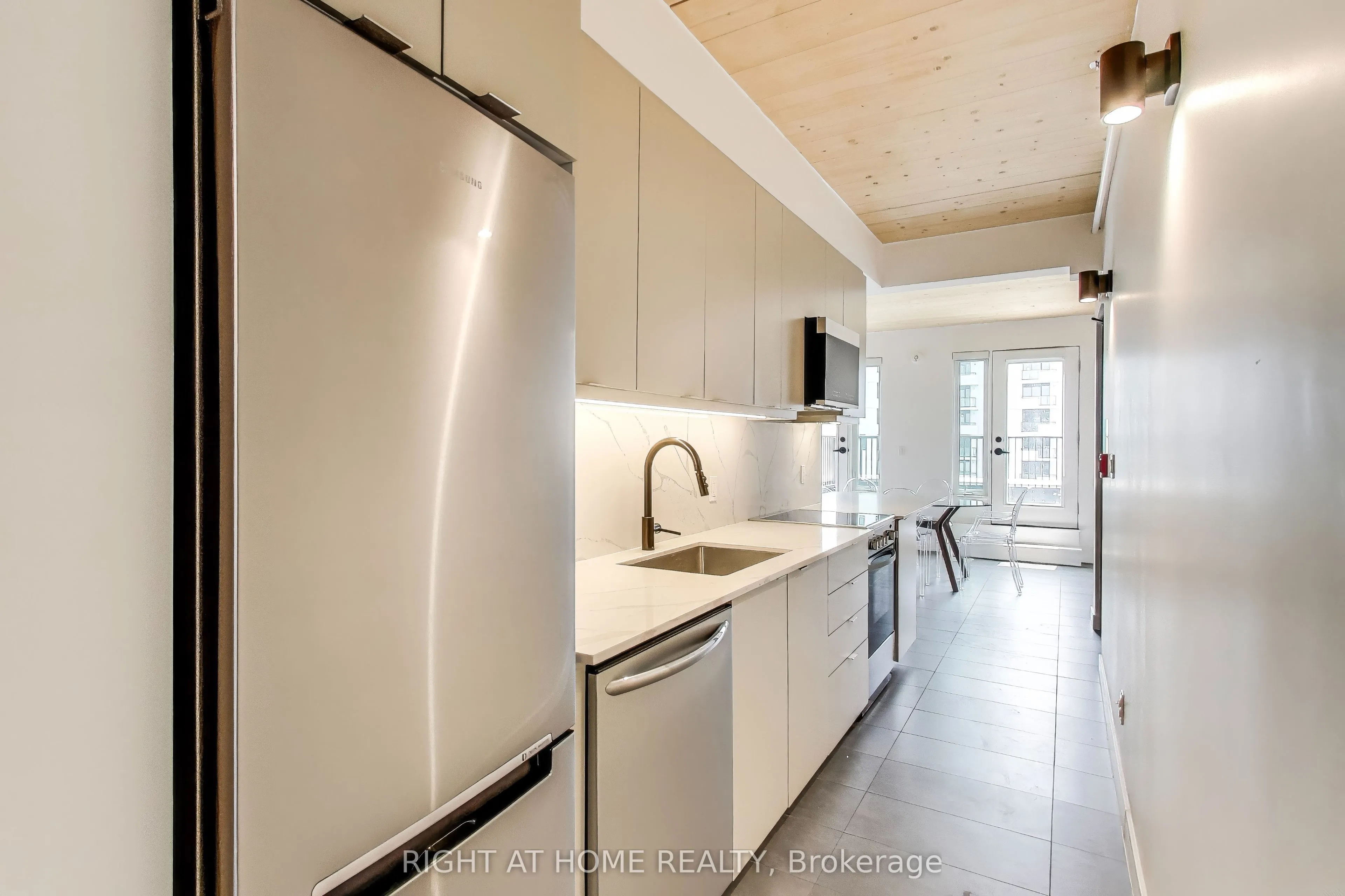 1604 Queen Street E, #PH