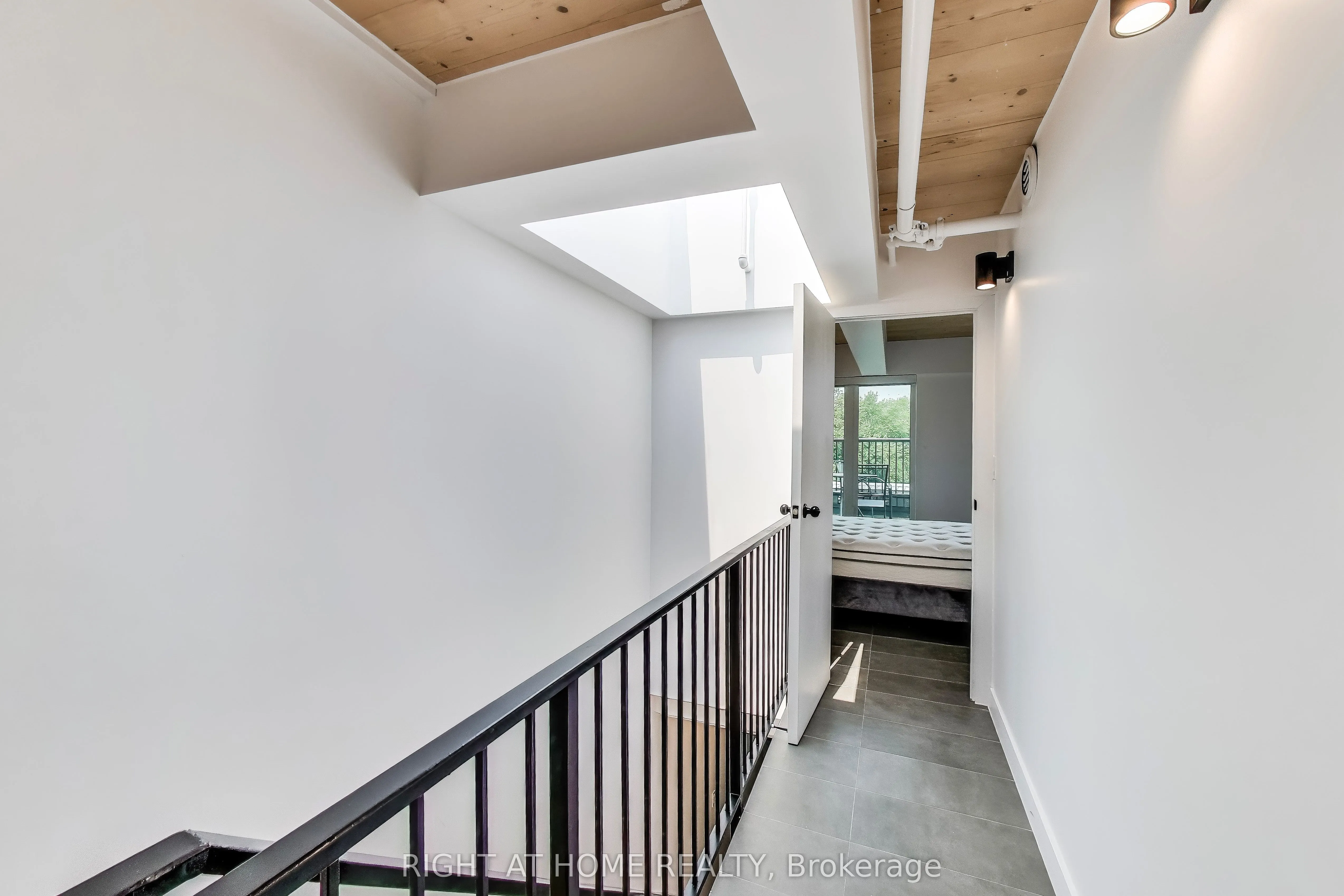 1604 Queen Street E, #PH