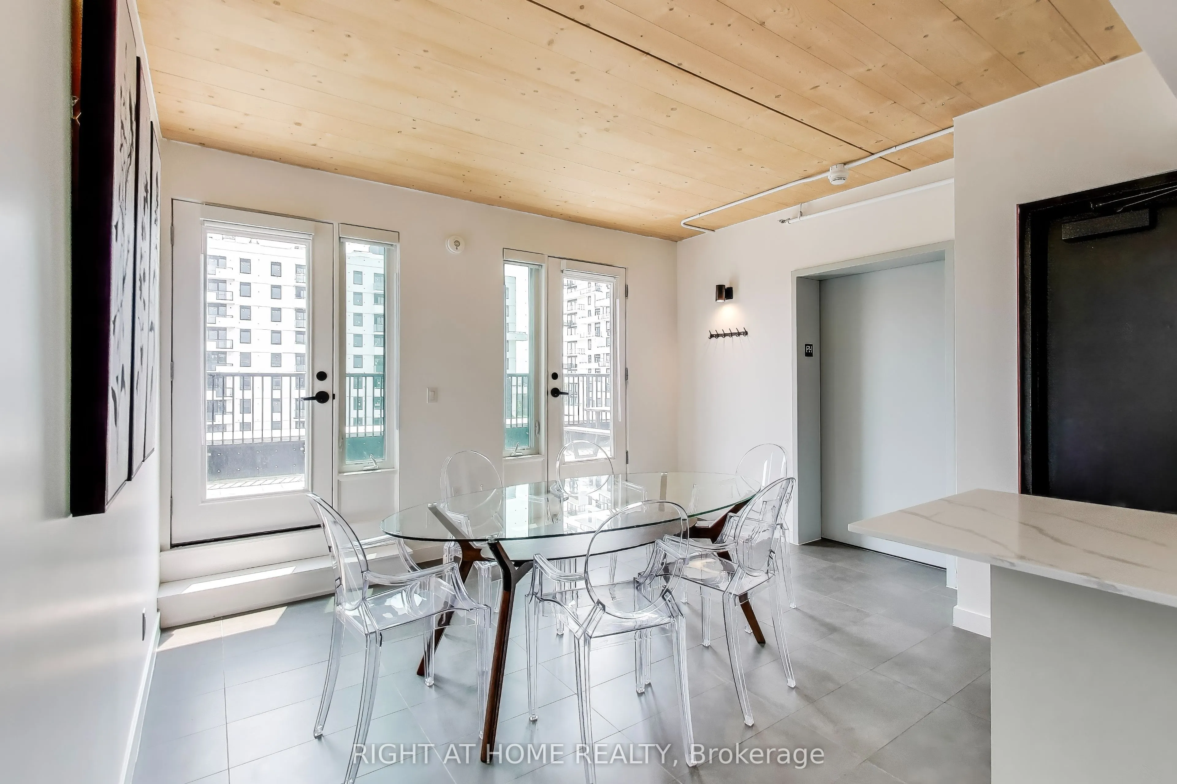 1604 Queen Street E, #PH