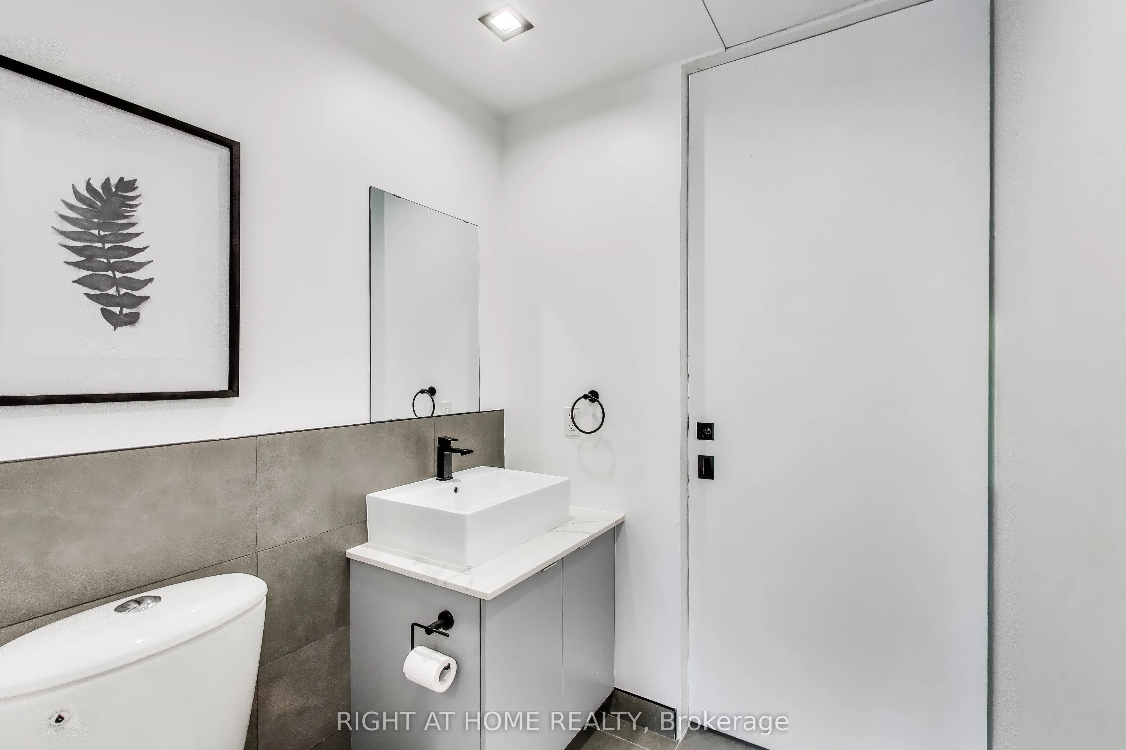 1604 Queen Street E, #PH