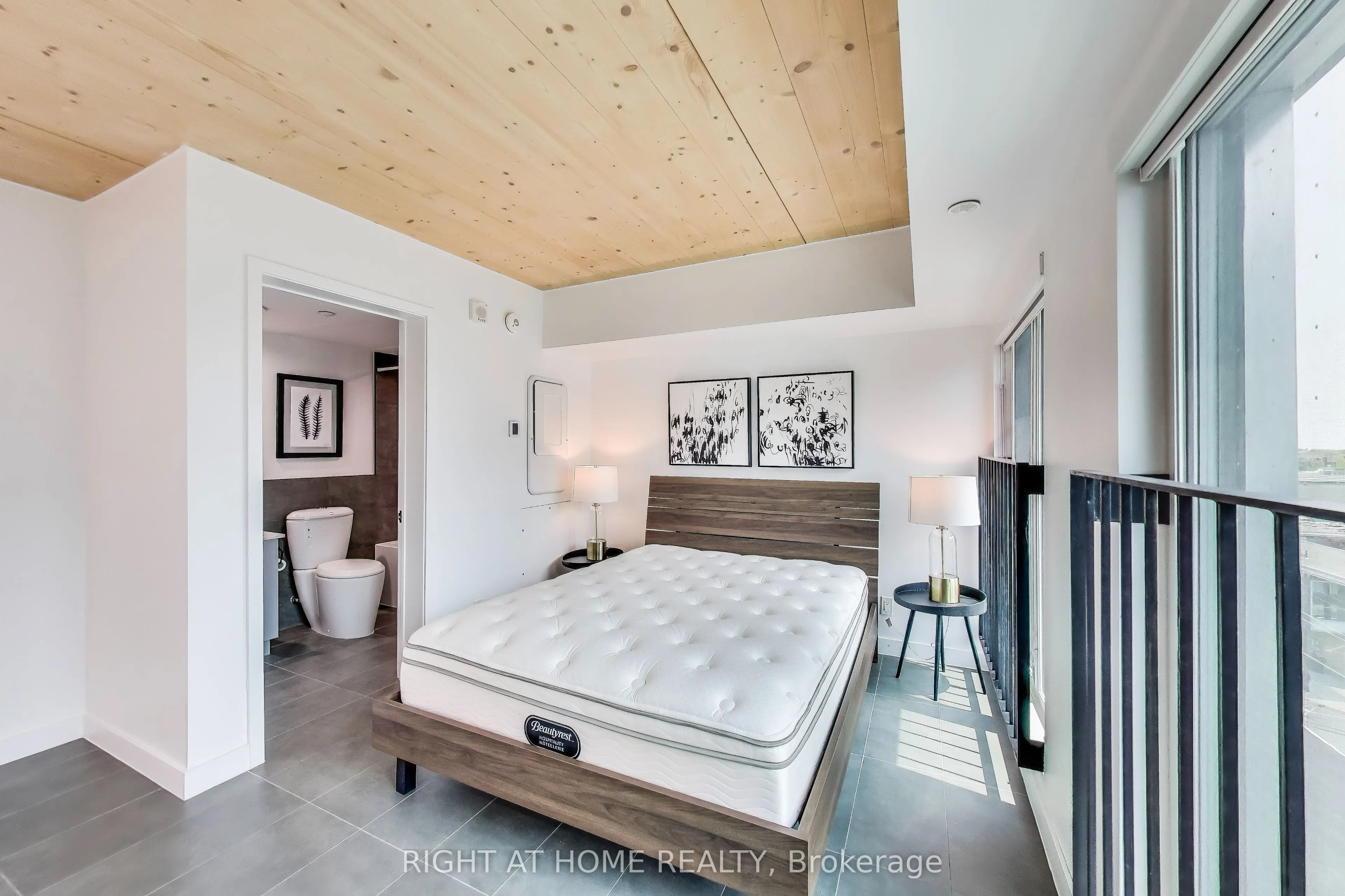 1604 Queen Street E, #PH