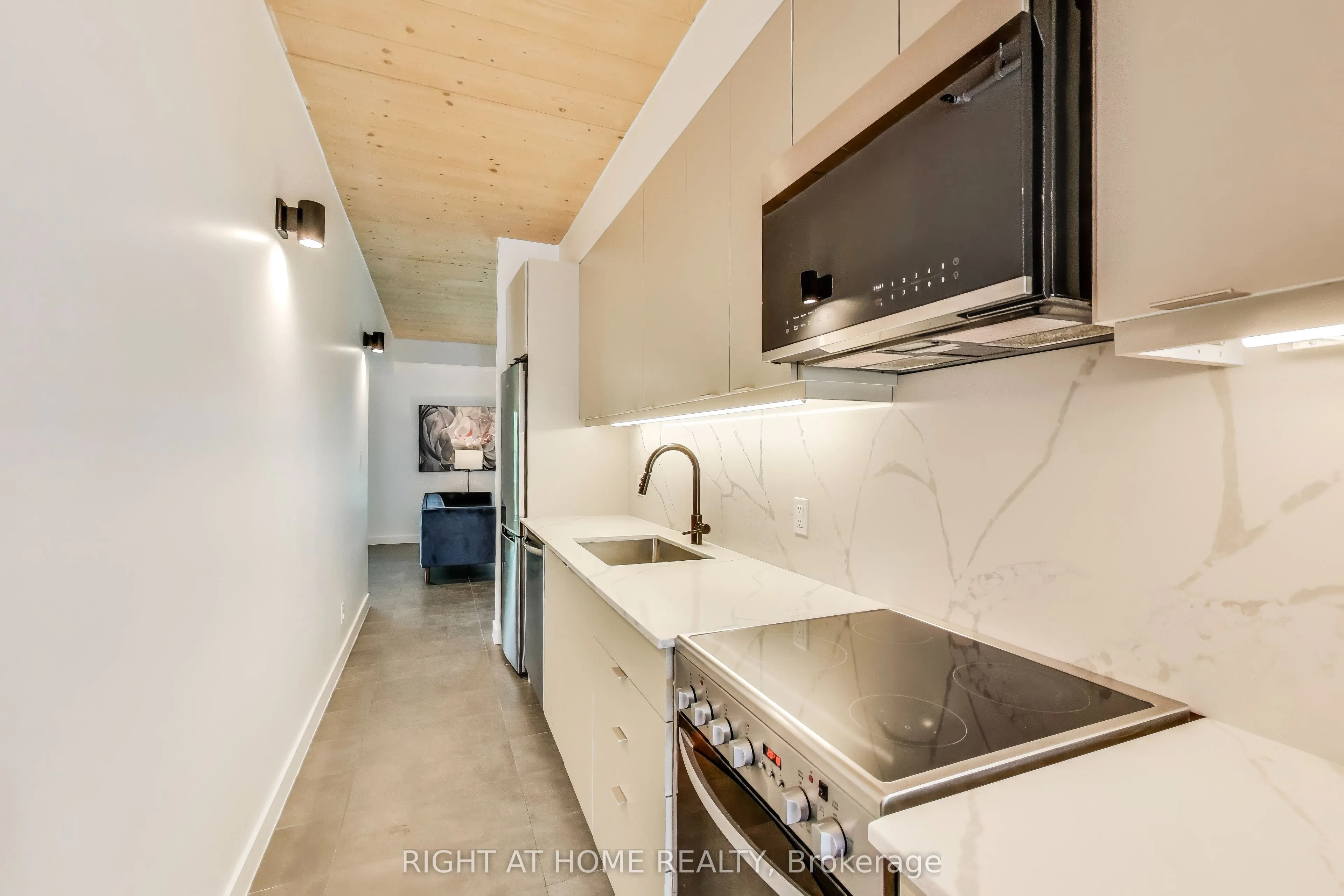 1604 Queen Street E, #PH