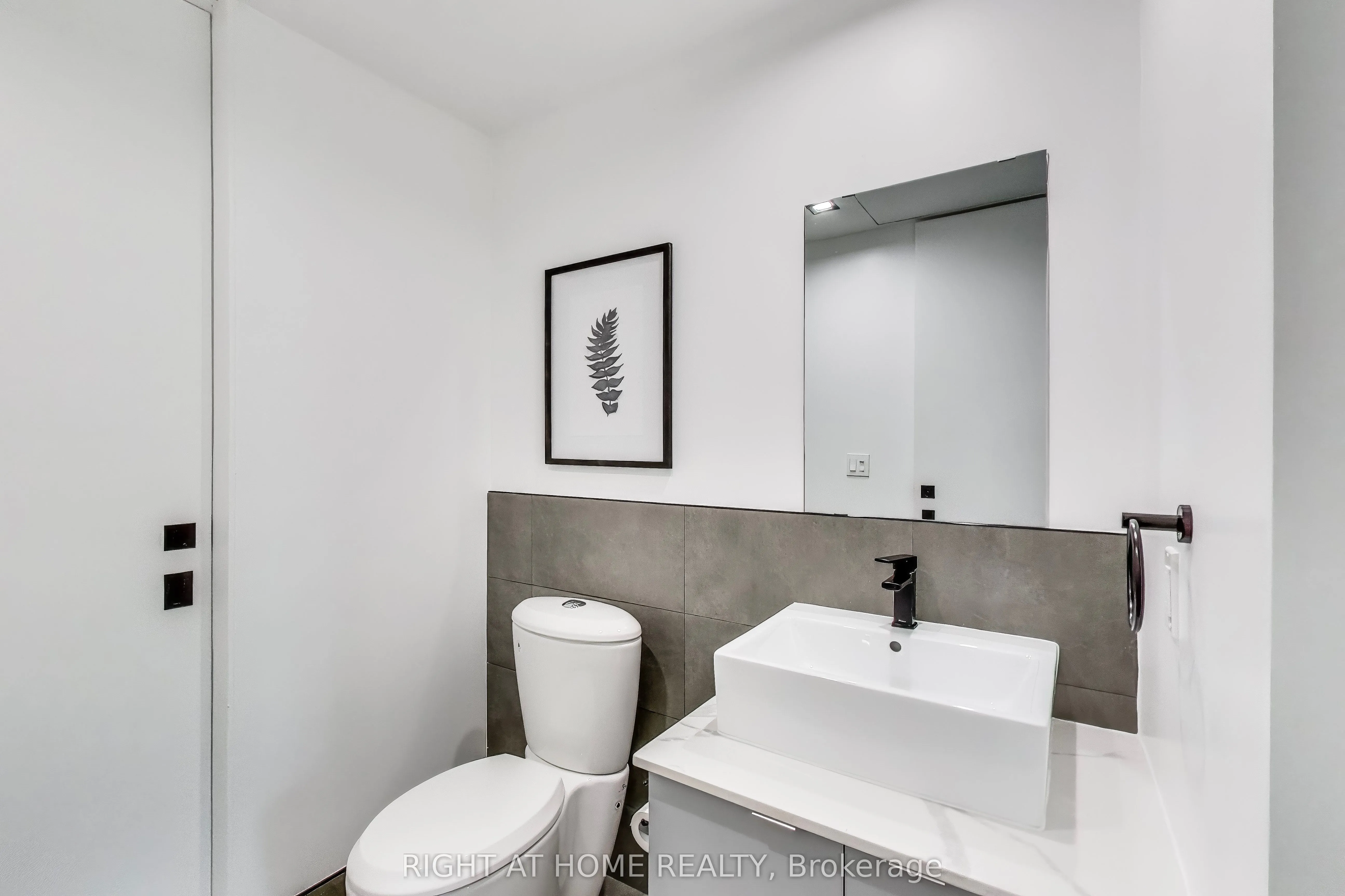 1604 Queen Street E, #PH