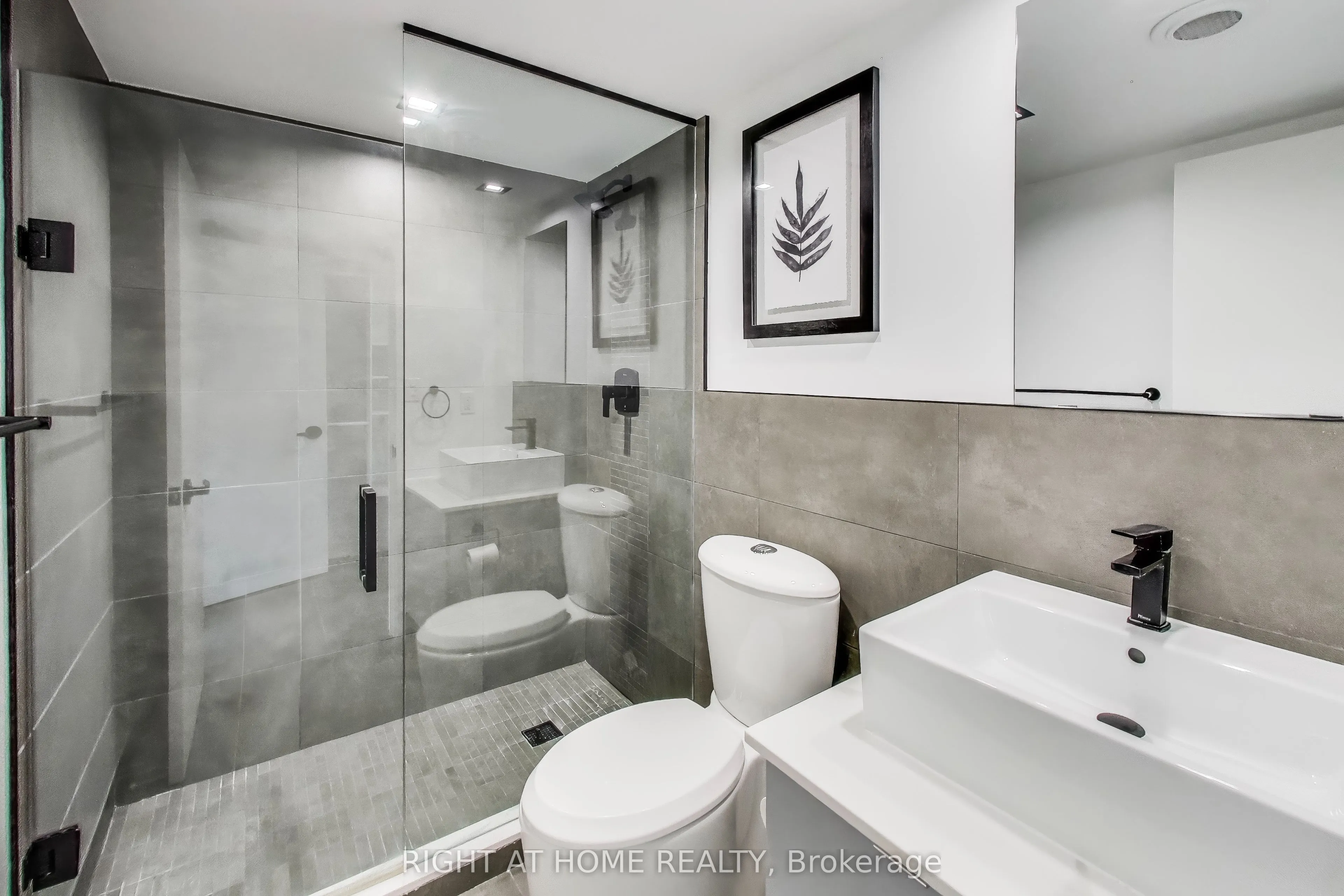 1604 Queen Street E, #PH