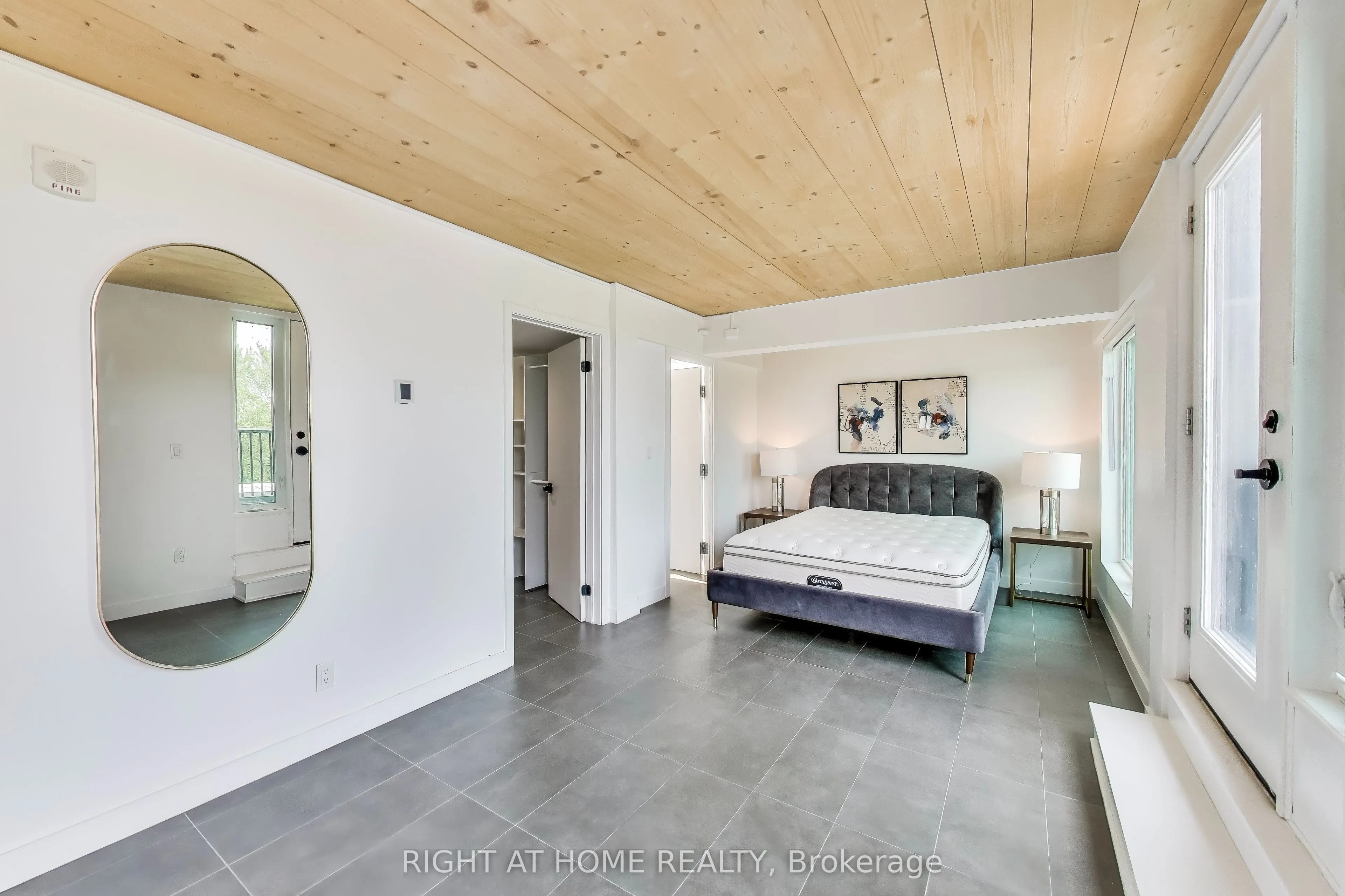 1604 Queen Street E, #PH