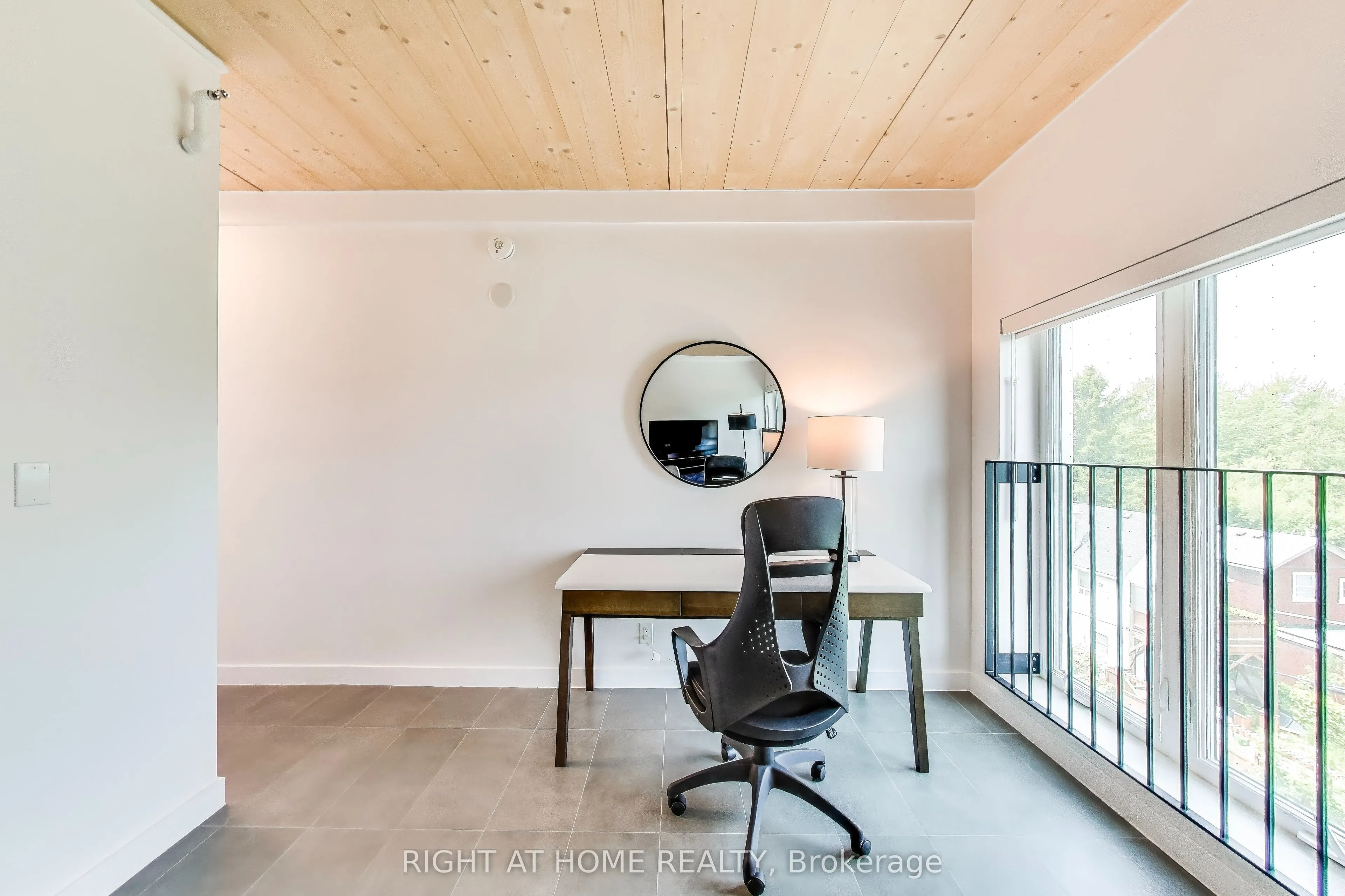 1604 Queen Street E, #PH