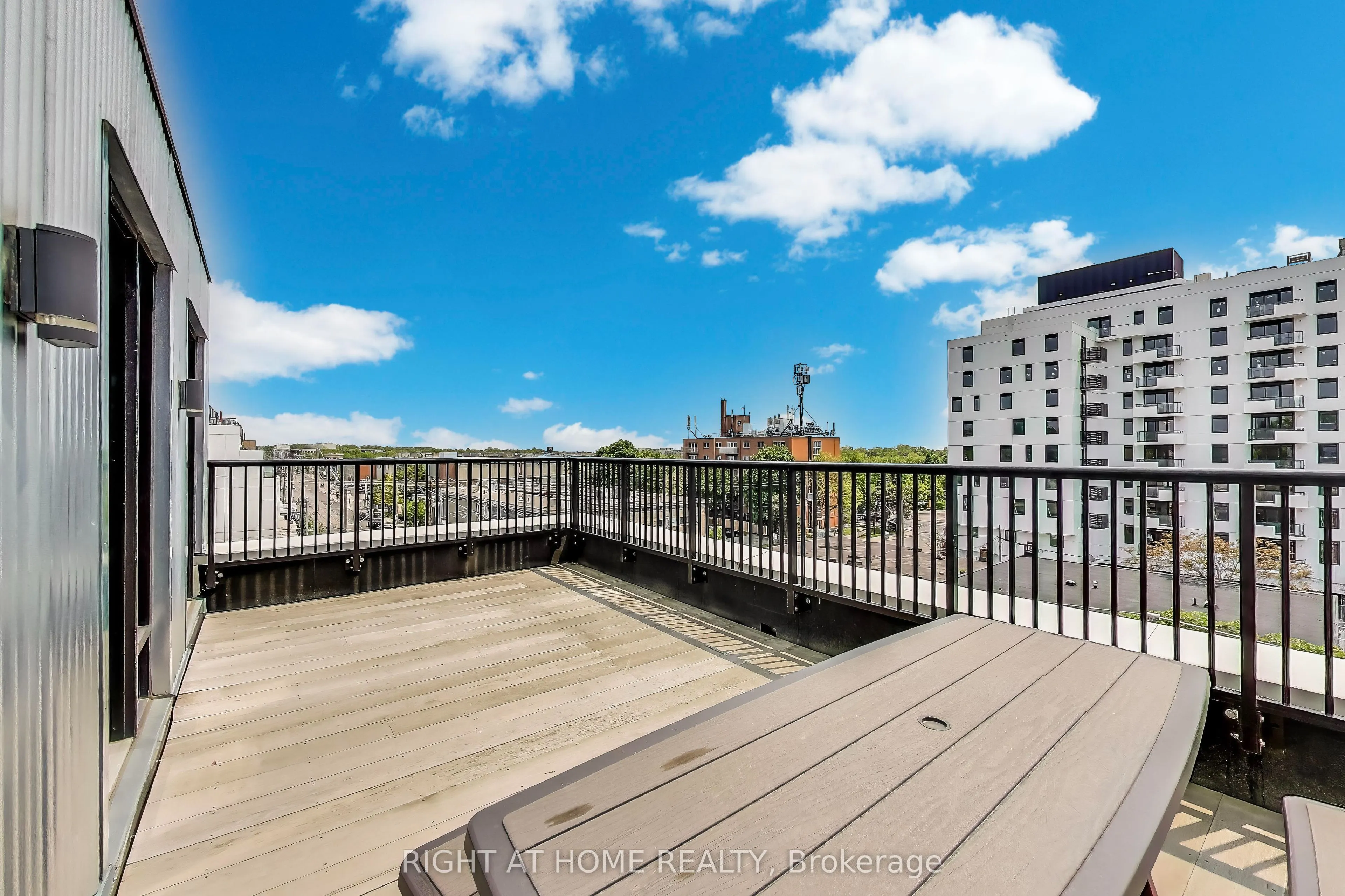 1604 Queen Street E, #PH