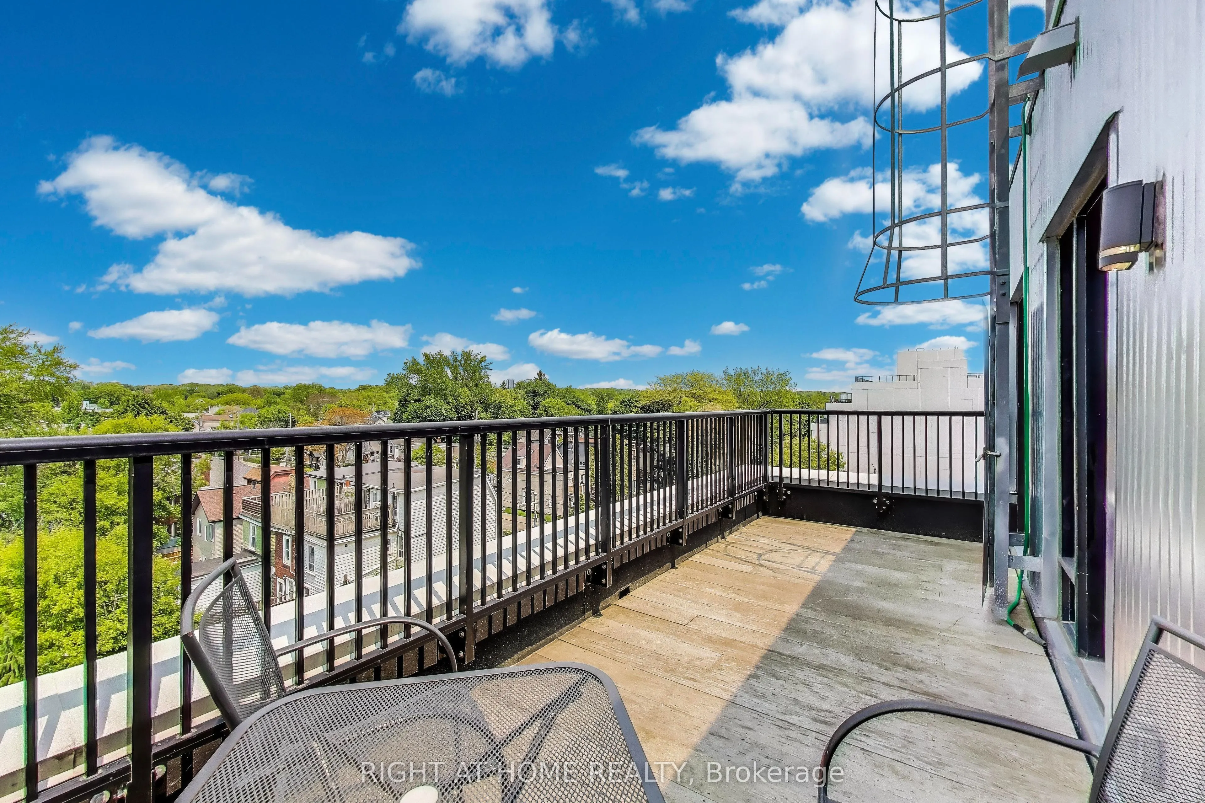 1604 Queen Street E, #PH