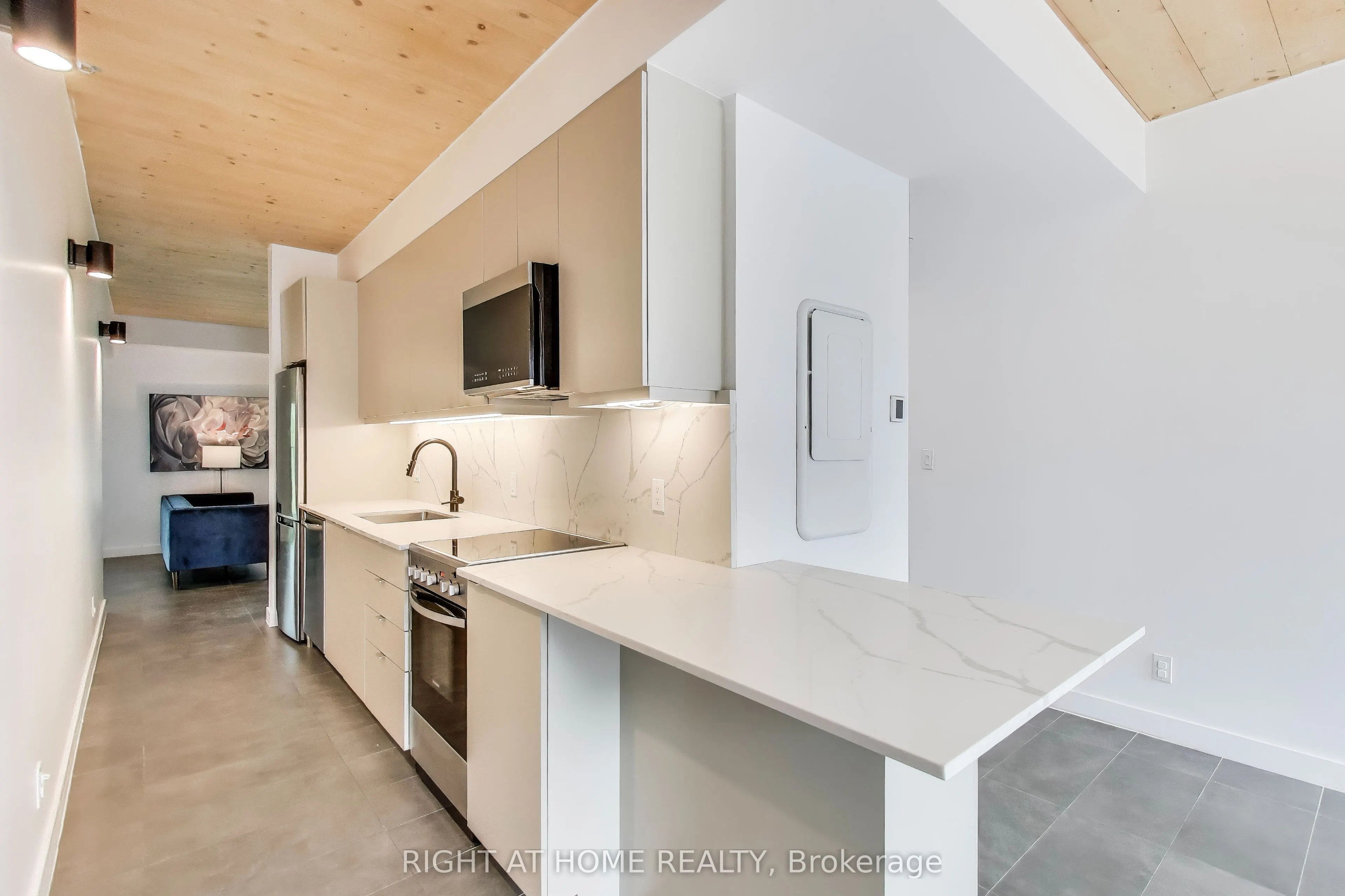 1604 Queen Street E, #PH