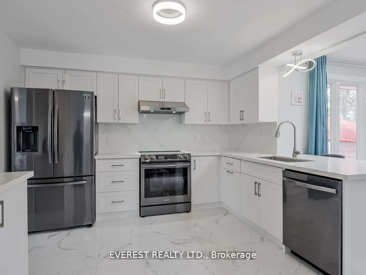1549 Simcoe Street N