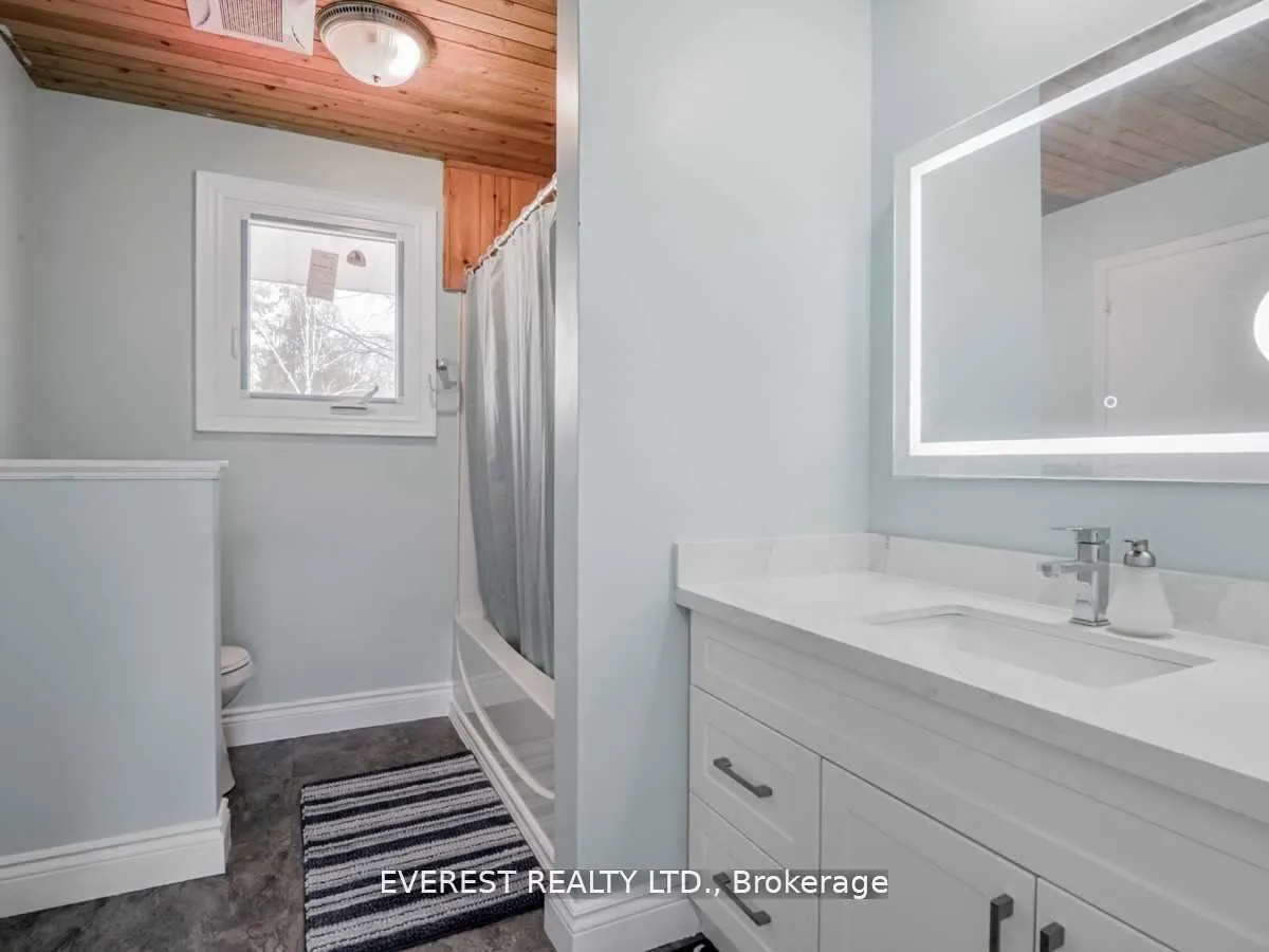 1549 Simcoe Street N
