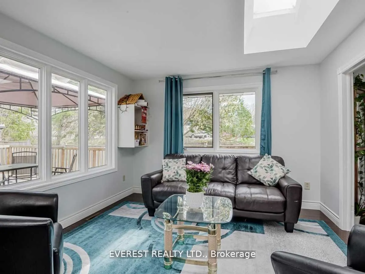 1549 Simcoe Street N