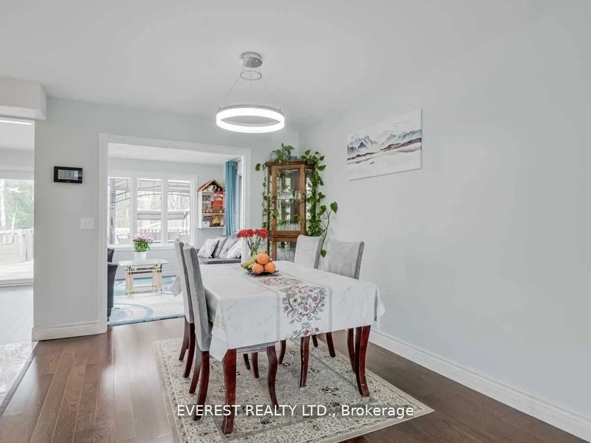 1549 Simcoe Street N