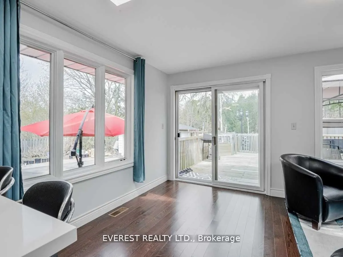 1549 Simcoe Street N