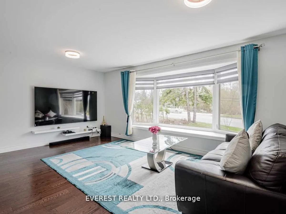 1549 Simcoe Street N