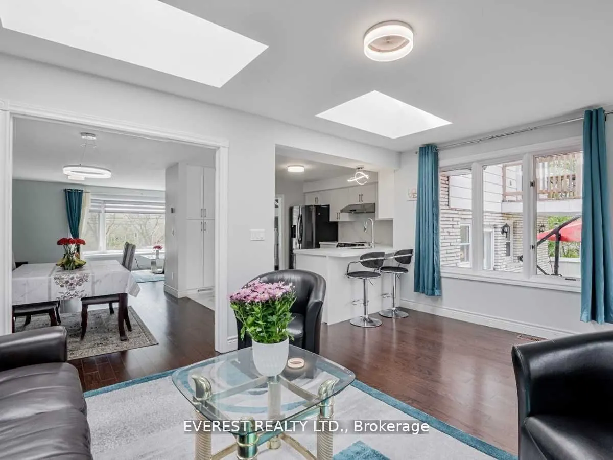 1549 Simcoe Street N