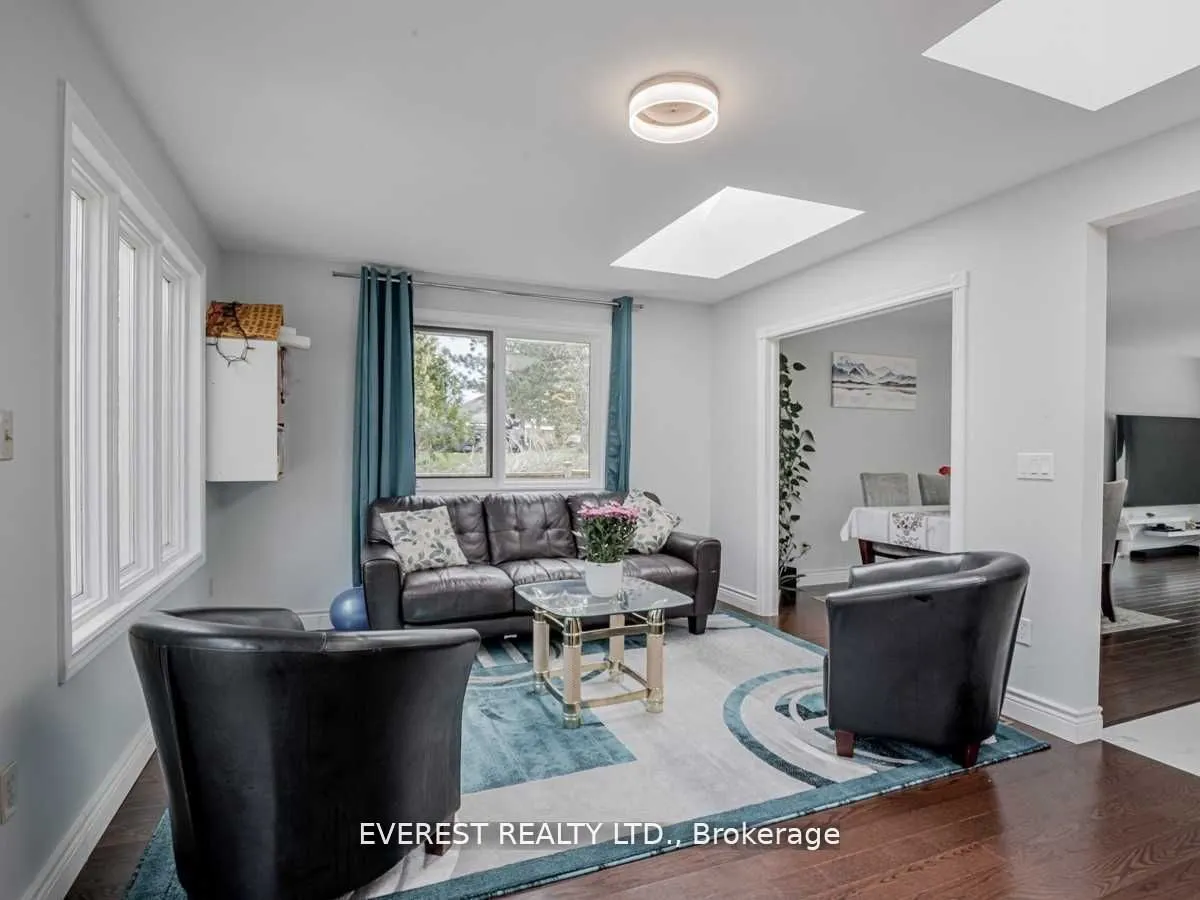 1549 Simcoe Street N