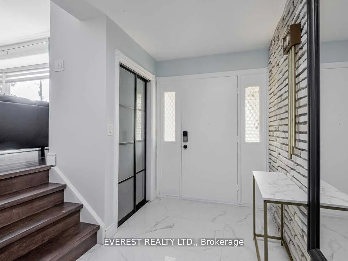 1549 Simcoe Street N