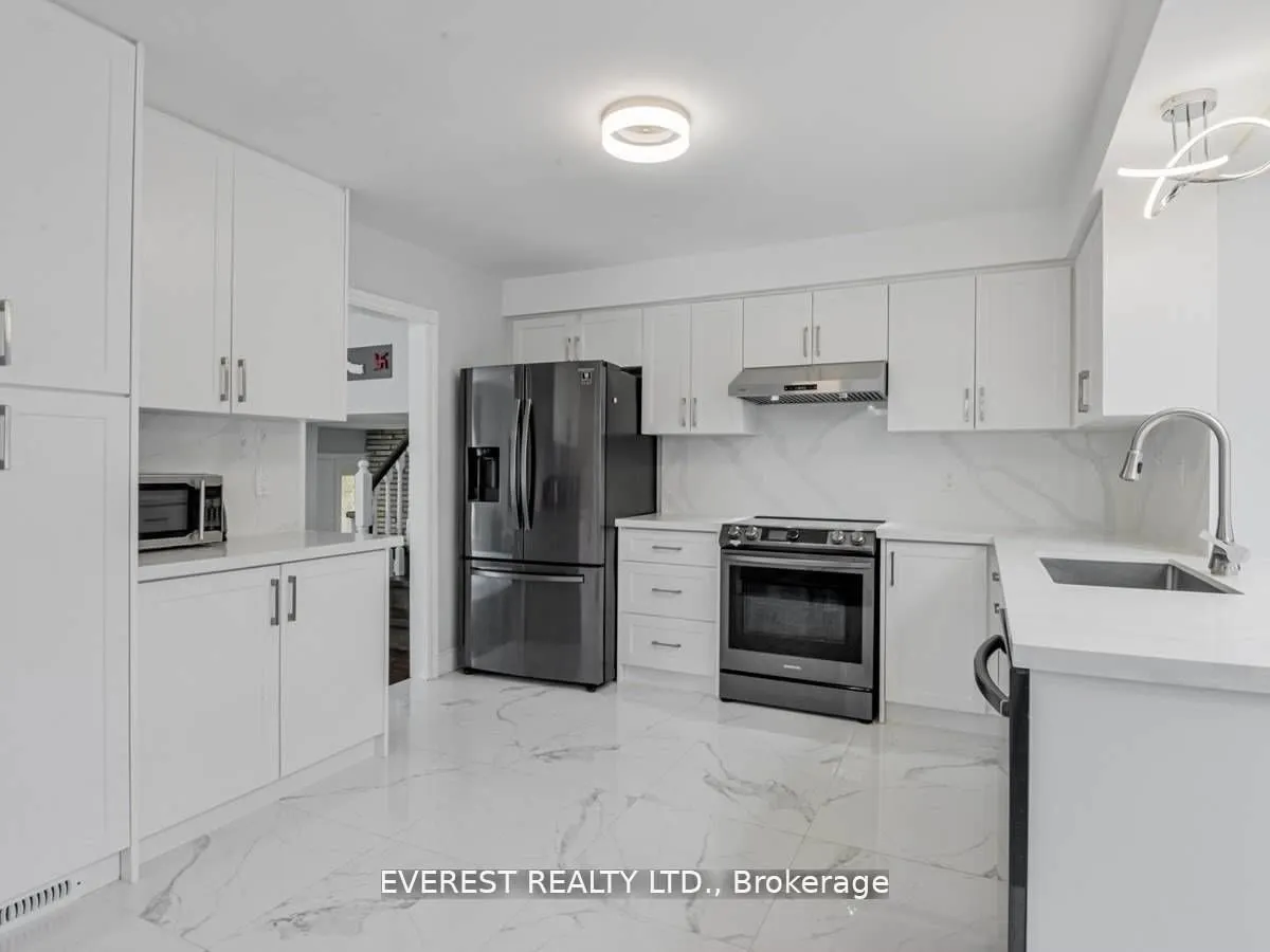 1549 Simcoe Street N