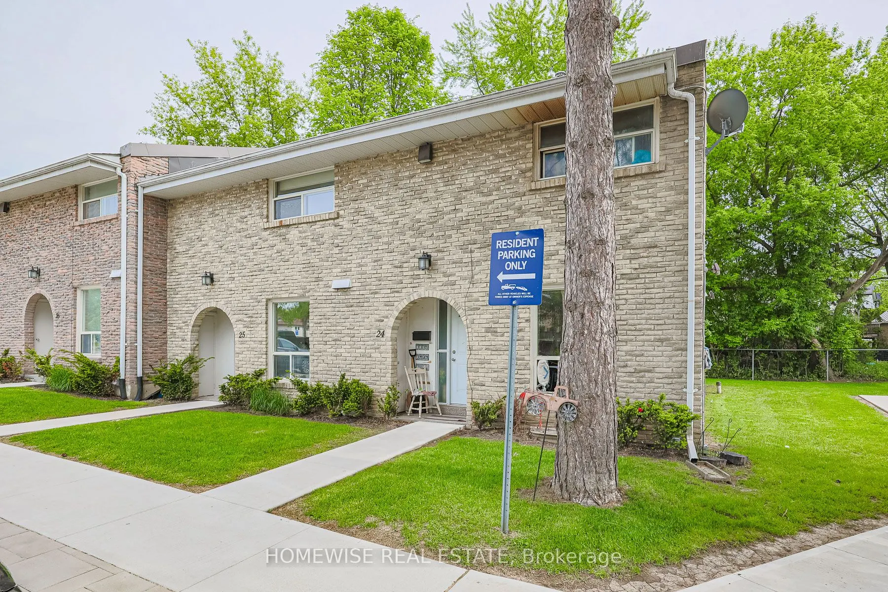 560 Waverly Street N, #25