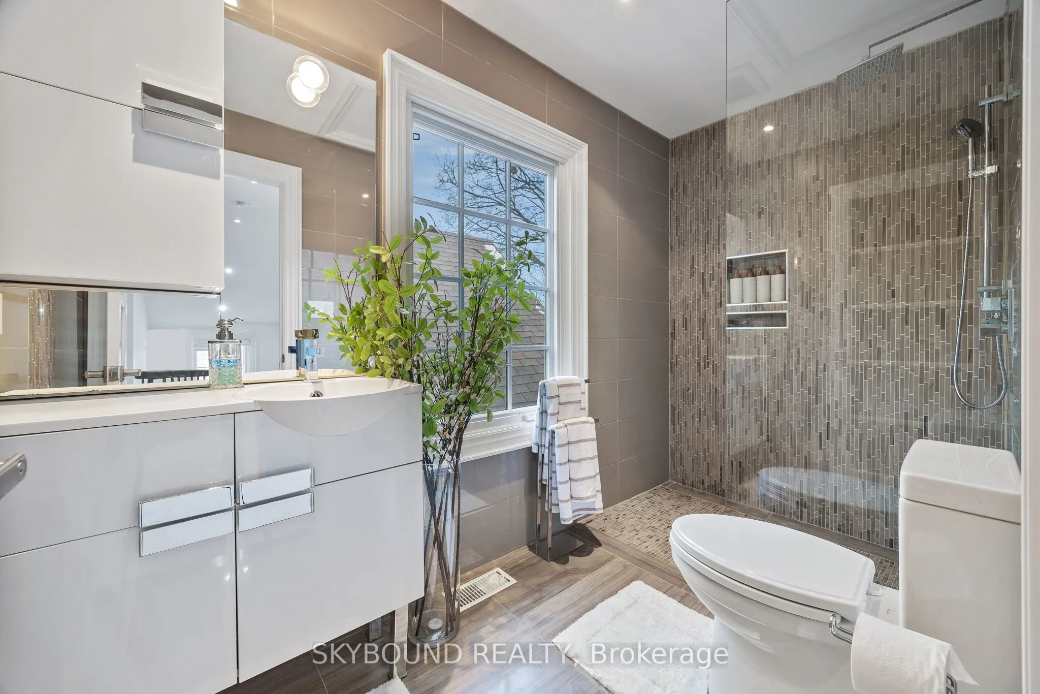 20 Fairview Boulevard