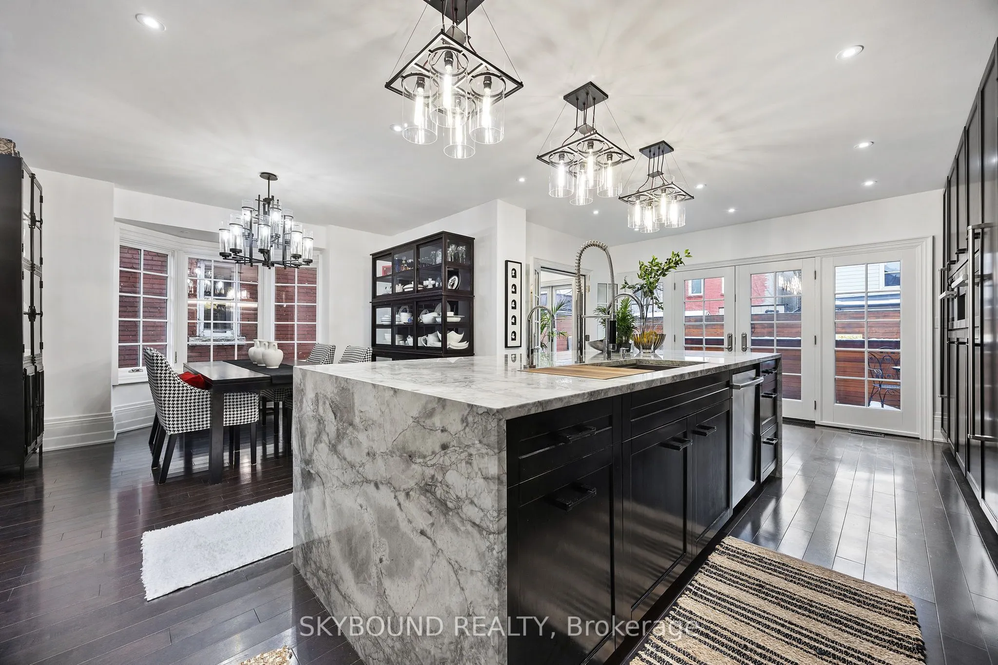 20 Fairview Boulevard