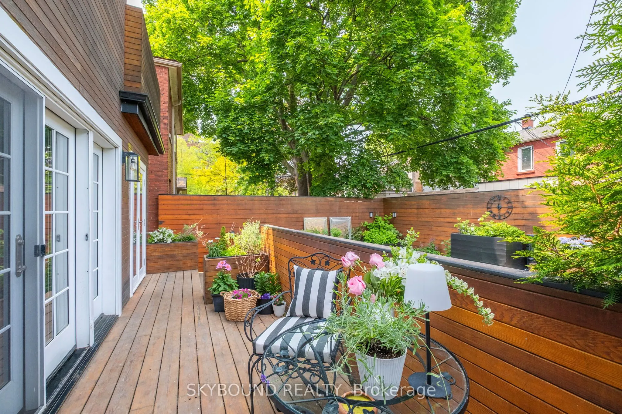 20 Fairview Boulevard