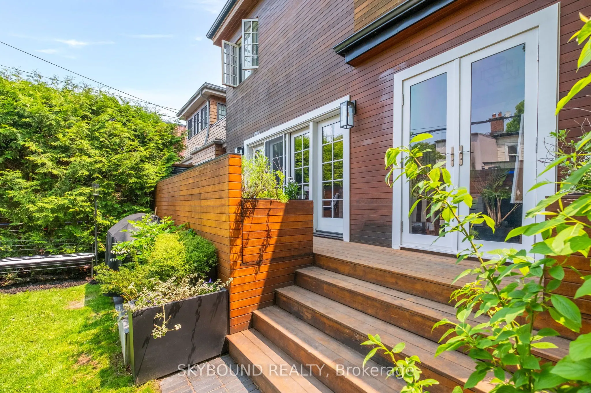 20 Fairview Boulevard